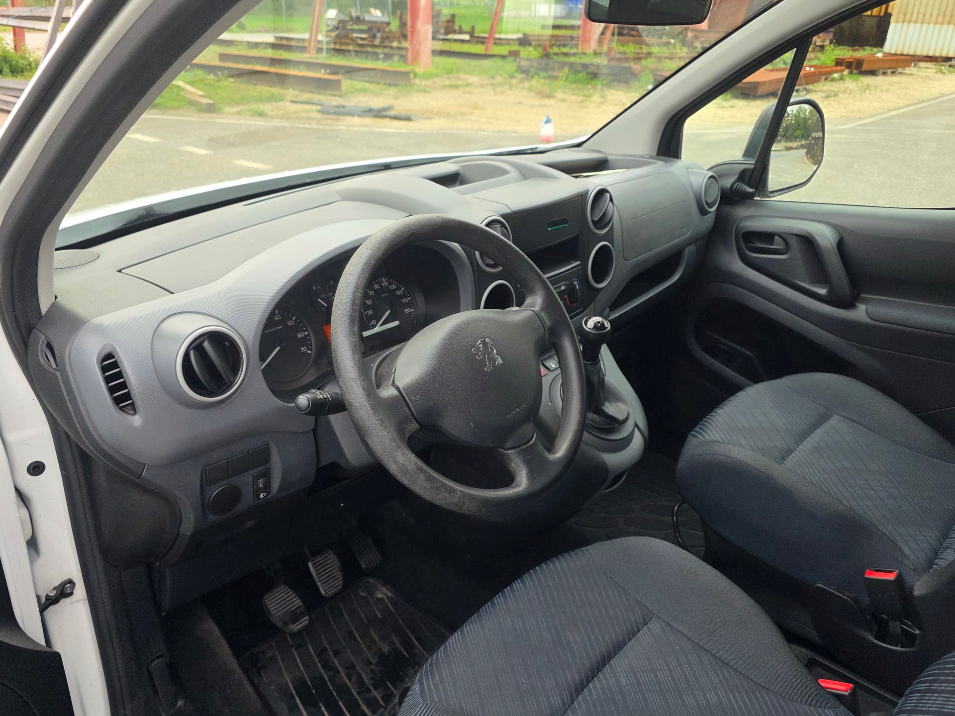 PEUGEOT Partner 1.6 Trendy-image-9