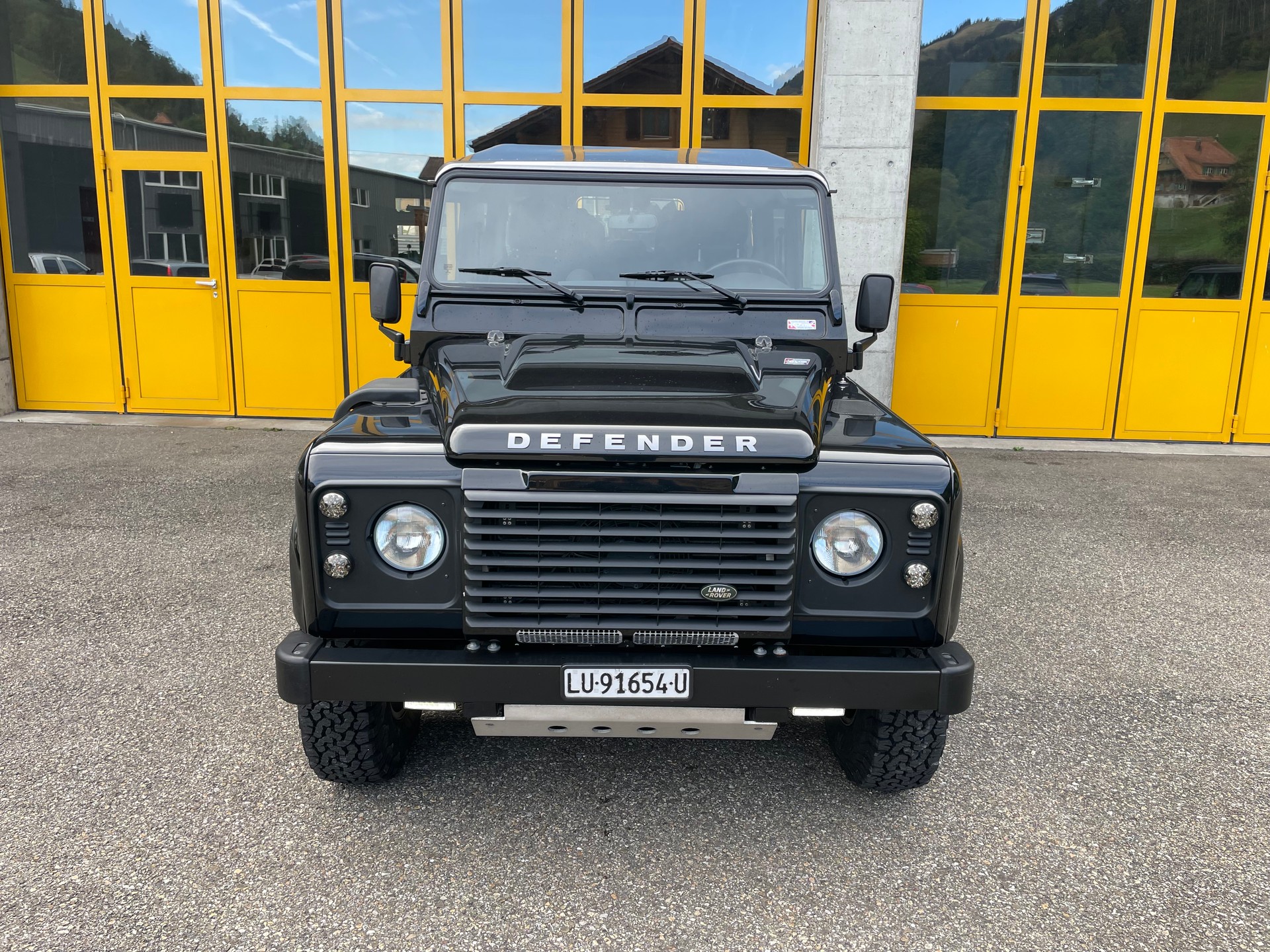LAND ROVER Defender 110 2.2 TD4 Black Edition 67 Years Legend-image-10