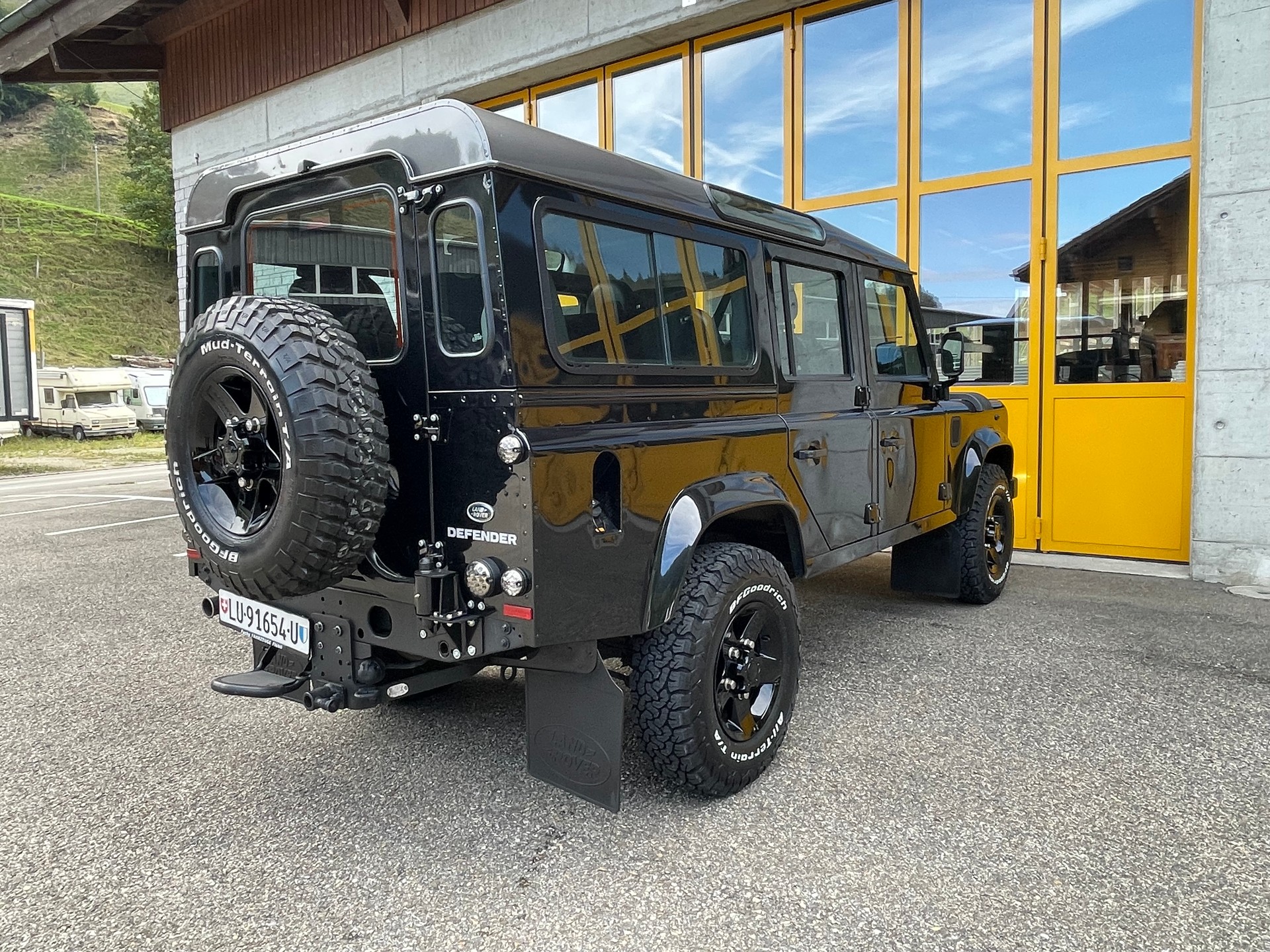 LAND ROVER Defender 110 2.2 TD4 Black Edition 67 Years Legend-image-14