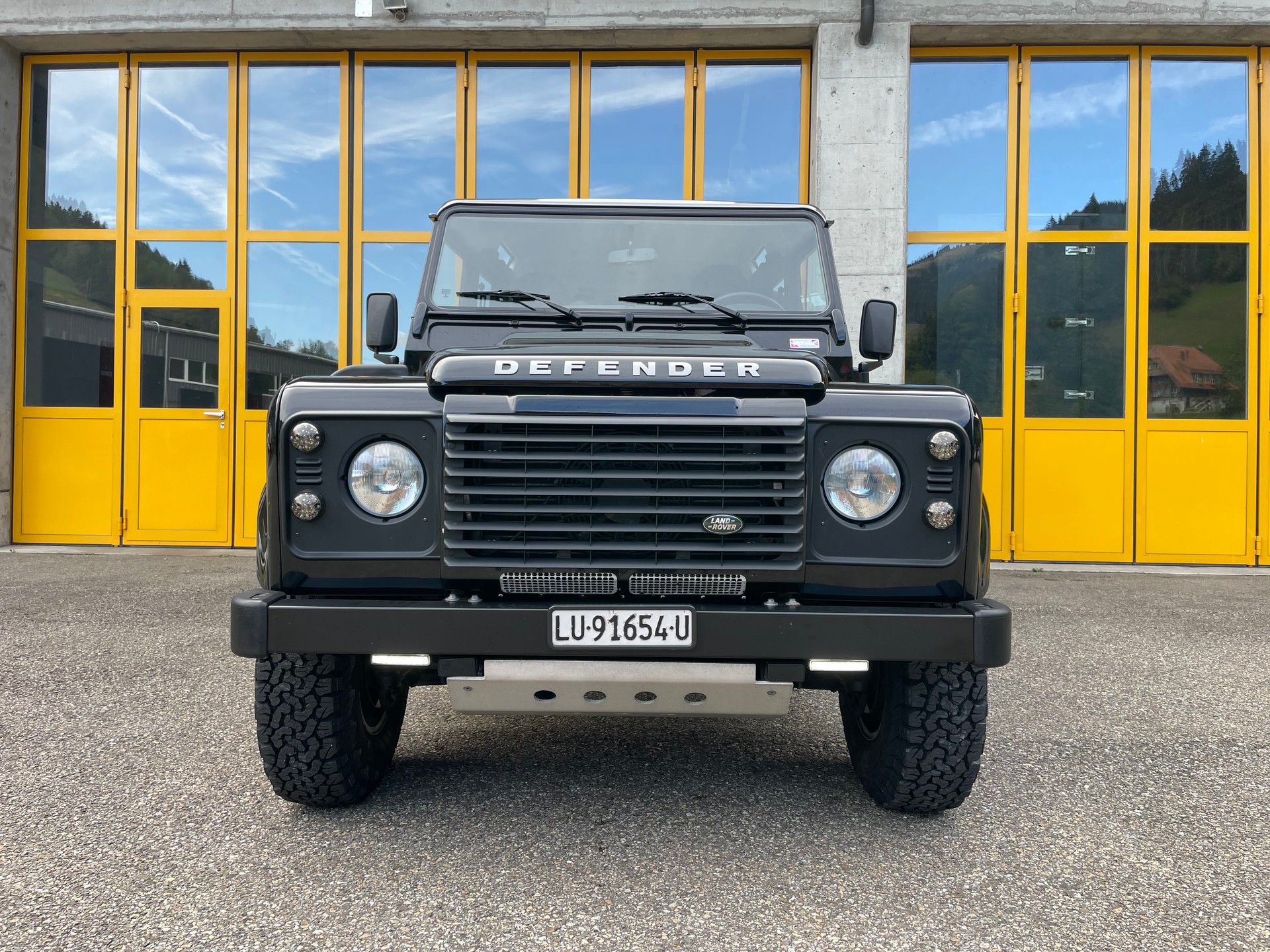 LAND ROVER Defender 110 2.2 TD4 Black Edition 67 Years Legend-image-9