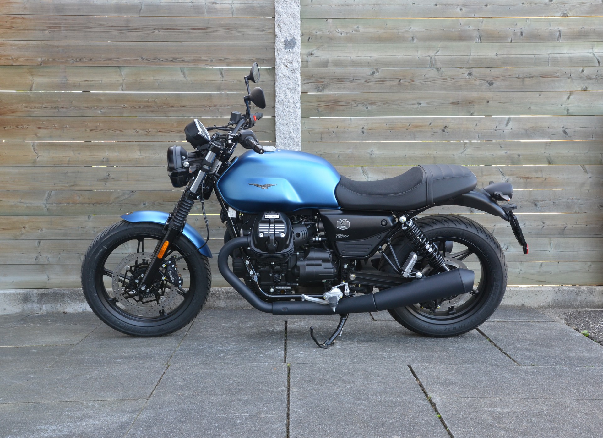MOTO GUZZI V7 IV 850 Stone E5+-showroom-element-2