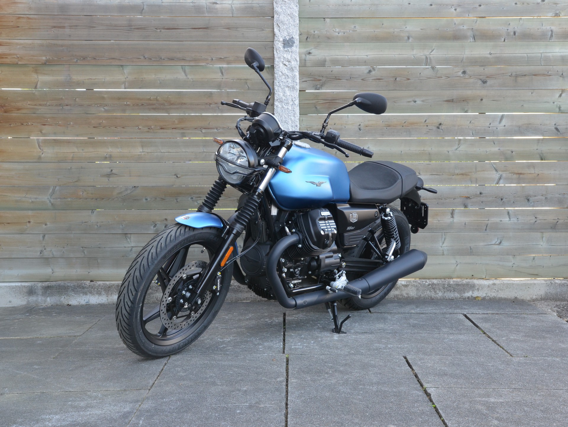 MOTO GUZZI V7 IV 850 Stone E5+-showroom-element-3
