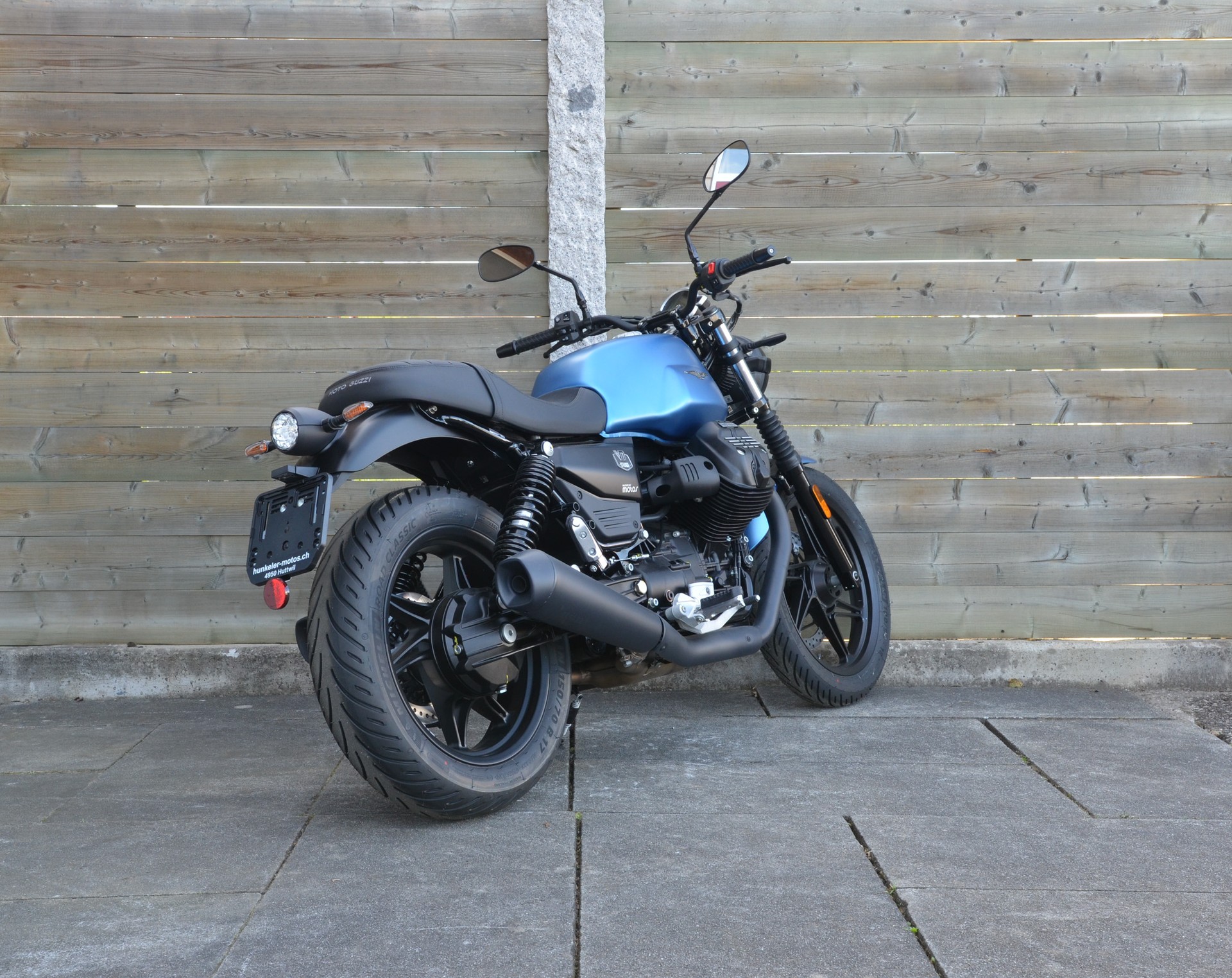 MOTO GUZZI V7 IV 850 Stone E5+-showroom-element-1