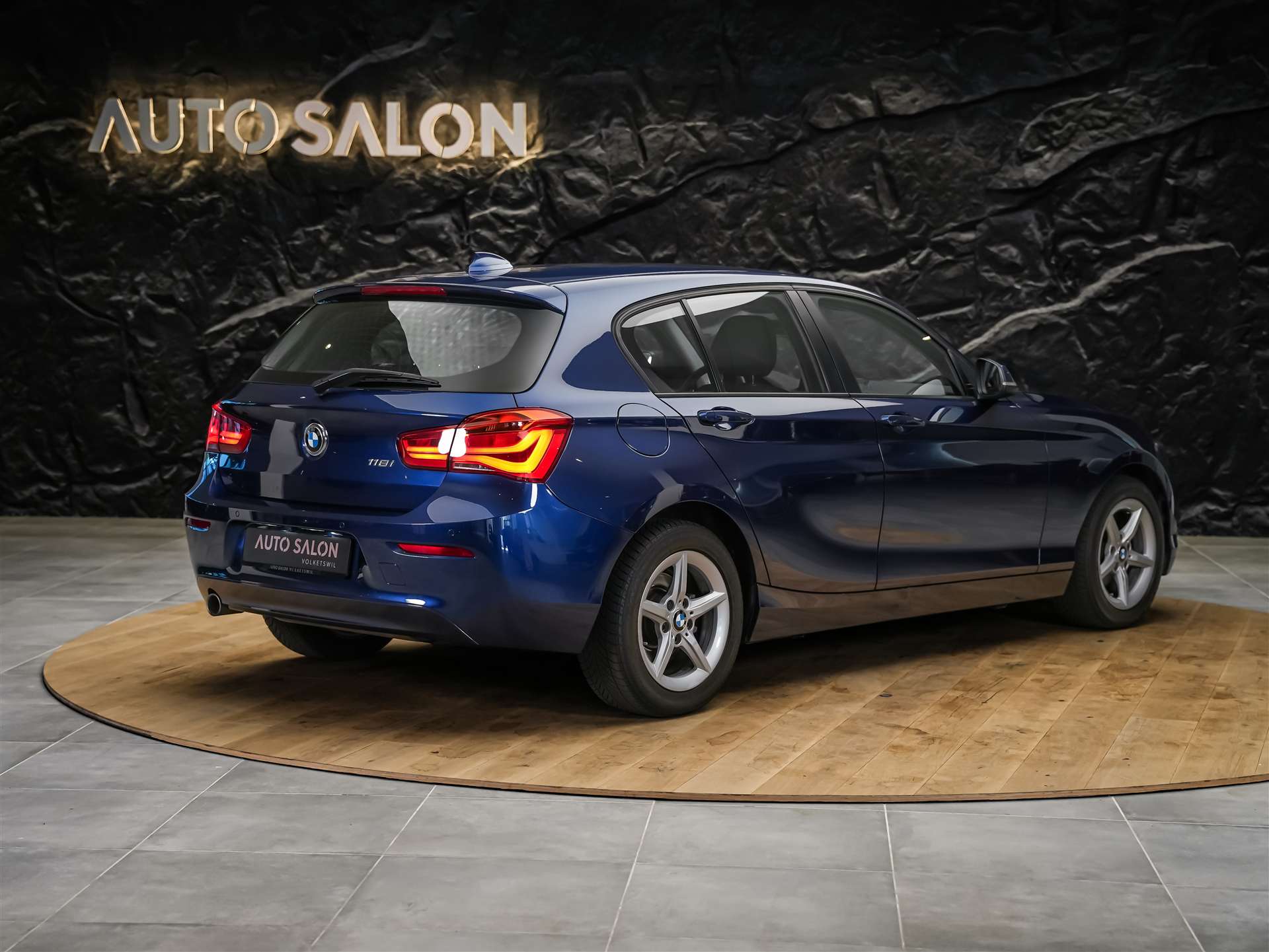 BMW 118i Steptronic *CH-Fahrzeug*Abstandsregler*Kamera*-image-5