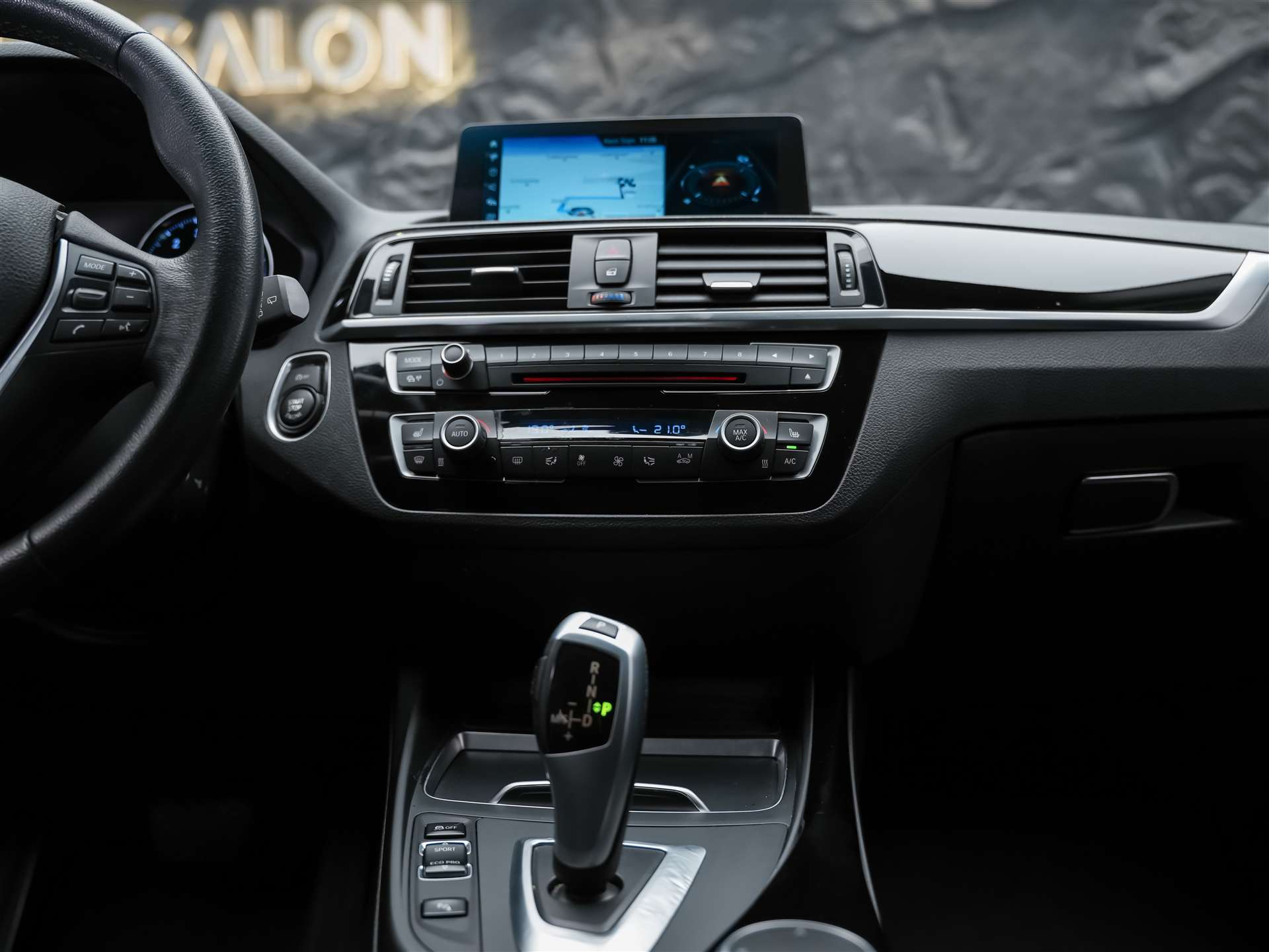 BMW 118i Steptronic *CH-Fahrzeug*Abstandsregler*Kamera*-image-19