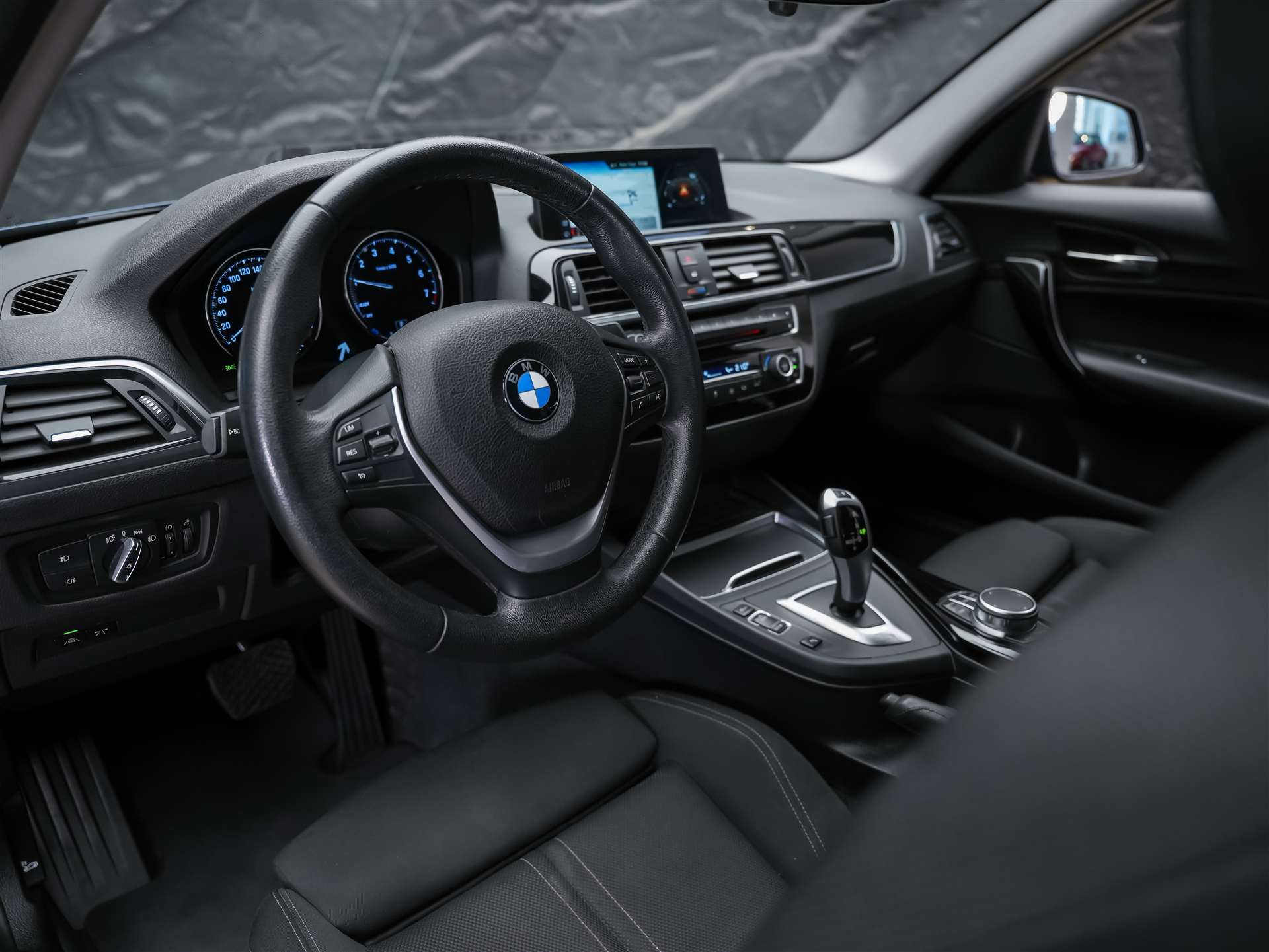 BMW 118i Steptronic *CH-Fahrzeug*Abstandsregler*Kamera*-image-8