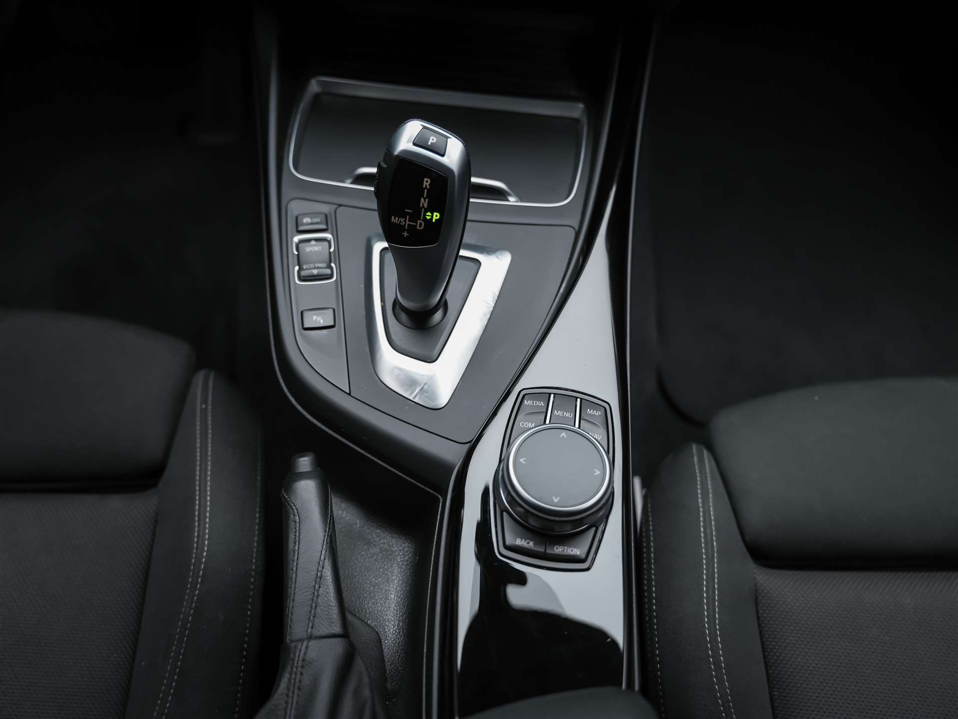 BMW 118i Steptronic *CH-Fahrzeug*Abstandsregler*Kamera*-image-21