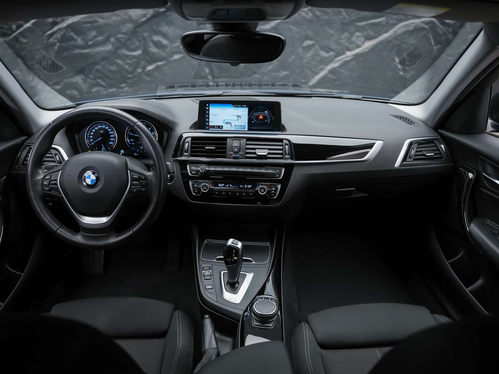 BMW 118i Steptronic *CH-Fahrzeug*Abstandsregler*Kamera*-image-18