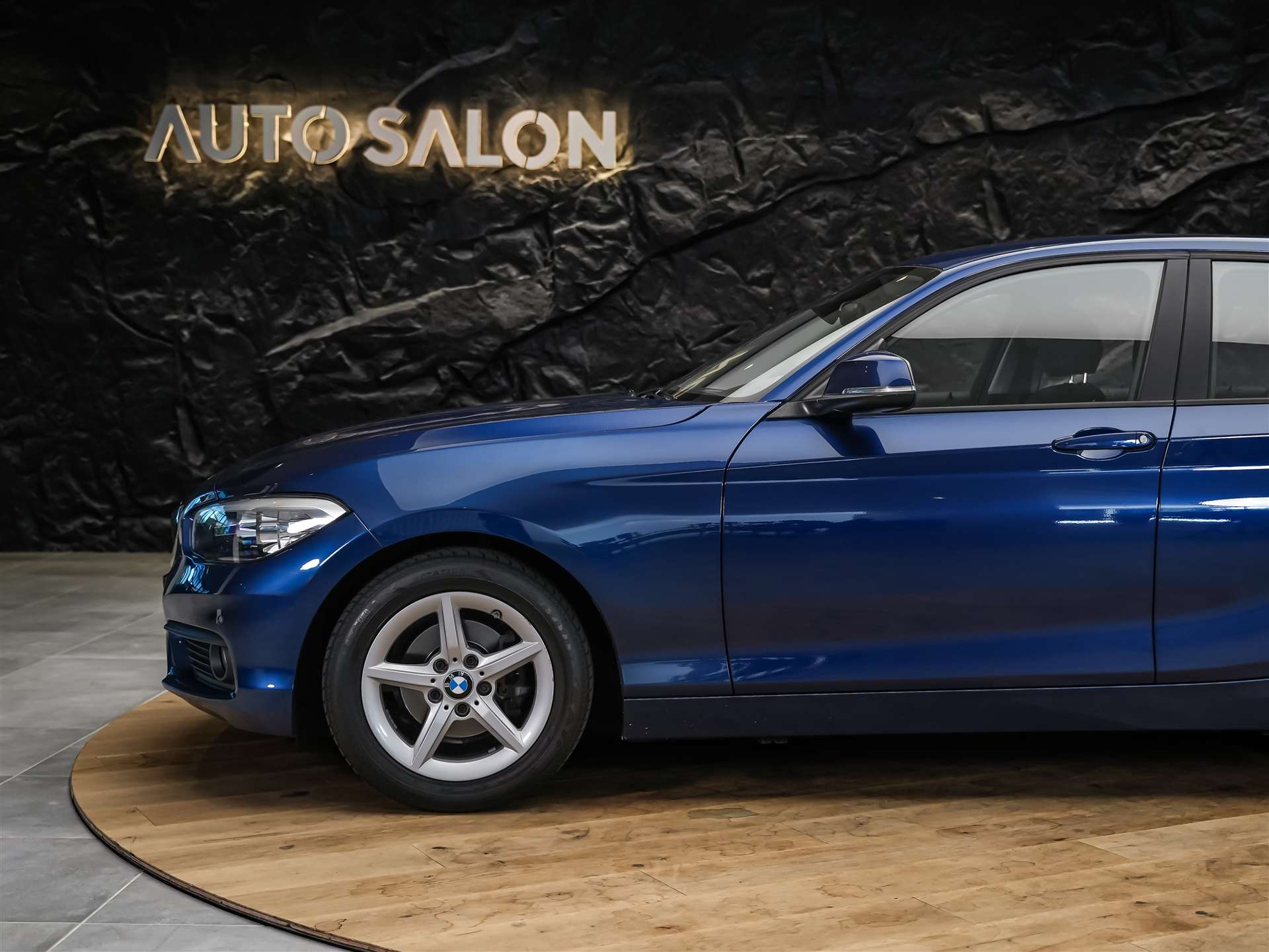 BMW 118i Steptronic *CH-Fahrzeug*Abstandsregler*Kamera*-image-15
