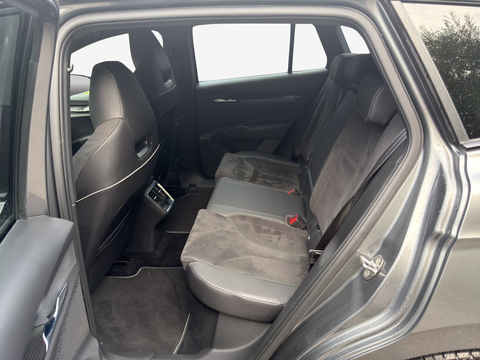 SKODA Enyaq iV 80x SportLine-image-12