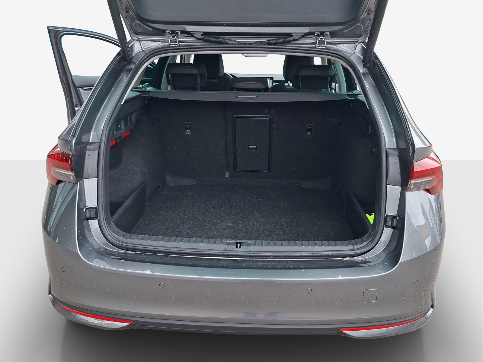 SKODA Octavia Combi 2.0 TDI DSG Selection-image-12