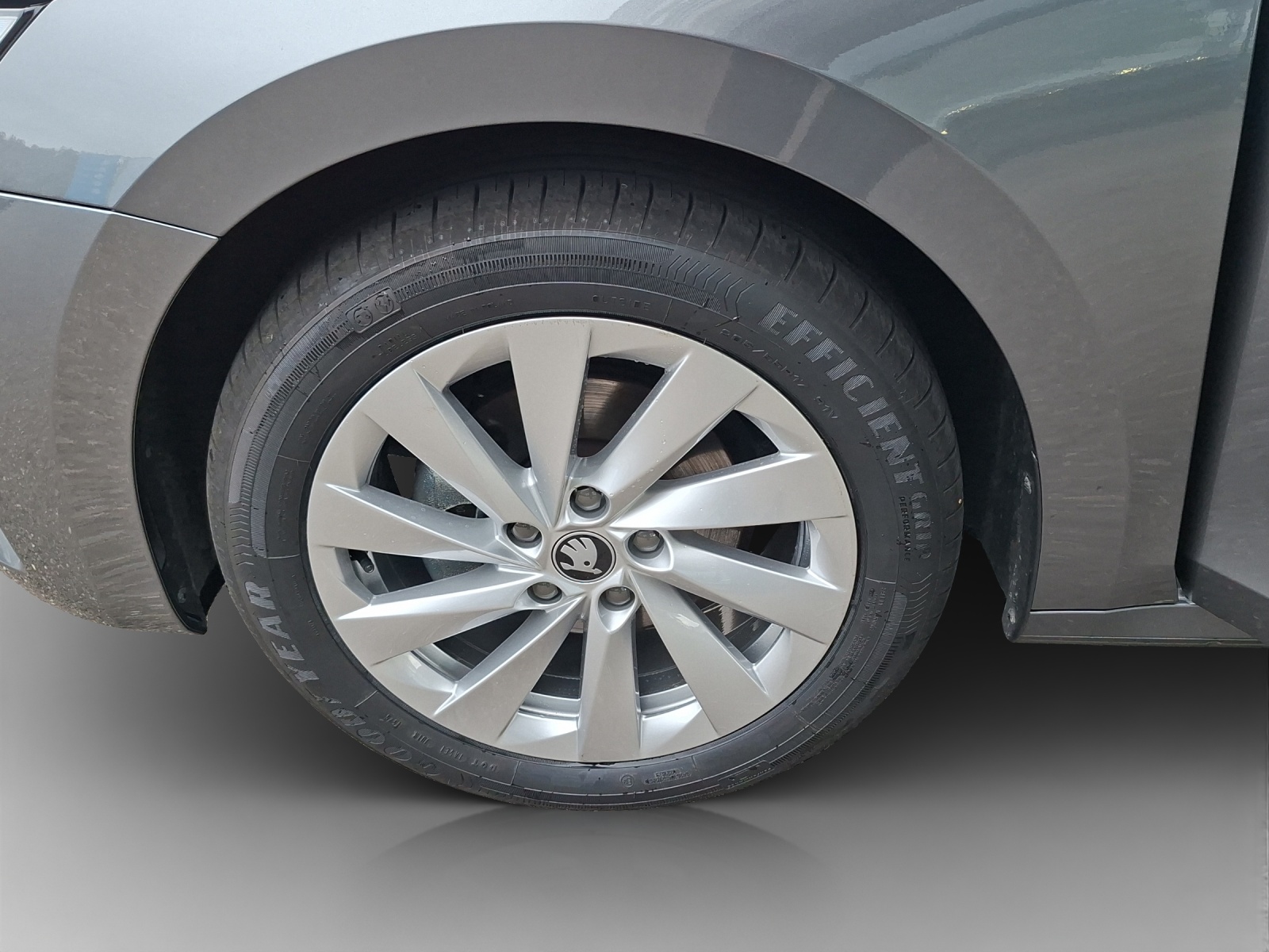 SKODA Octavia Combi 2.0 TDI DSG Selection-image-13