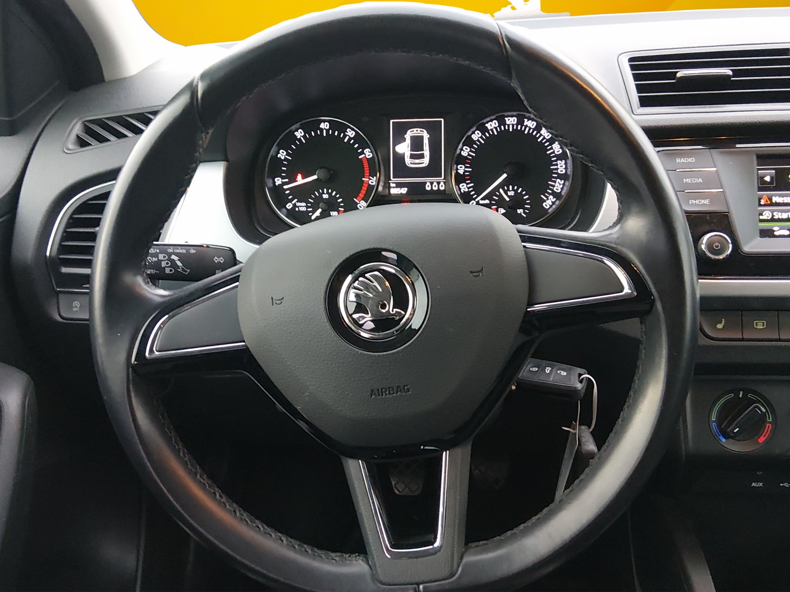 SKODA Fabia 1.2 TSI Ambition-image-9