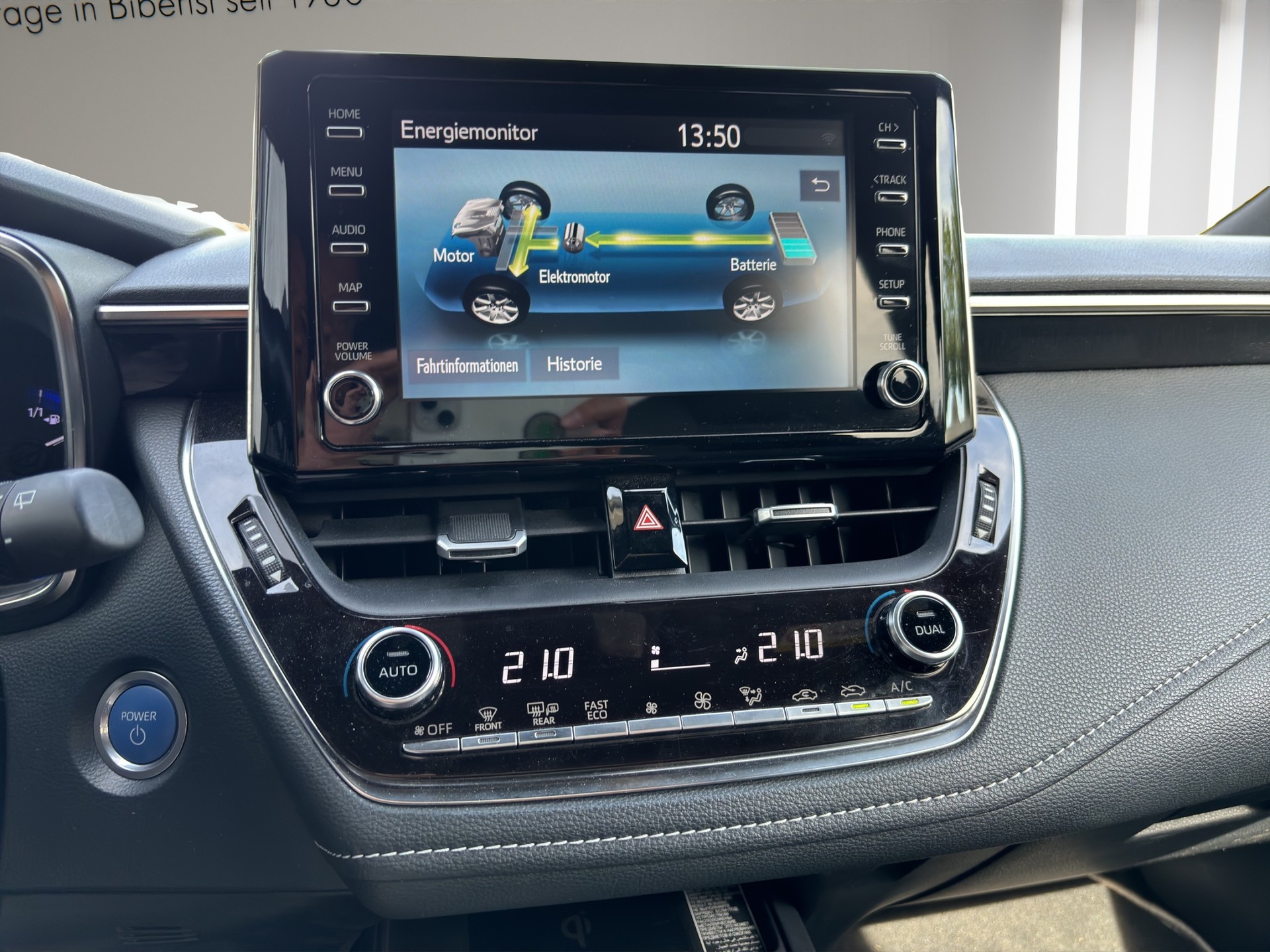 TOYOTA Corolla 2.0 HSD Trend e-CVT-image-24