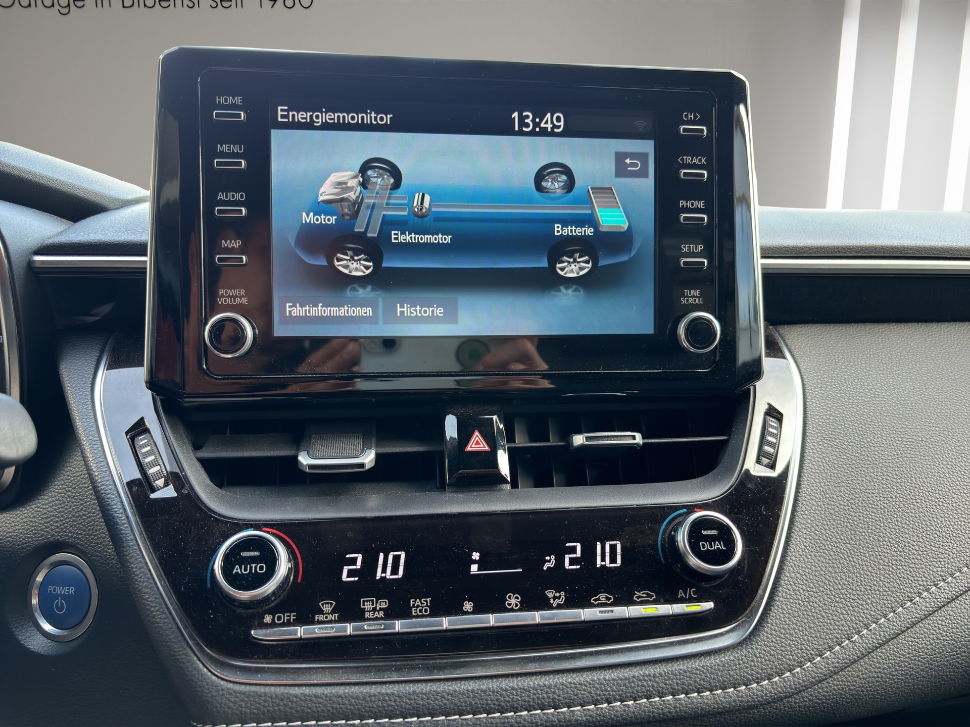 TOYOTA Corolla 2.0 HSD Trend e-CVT-image-23