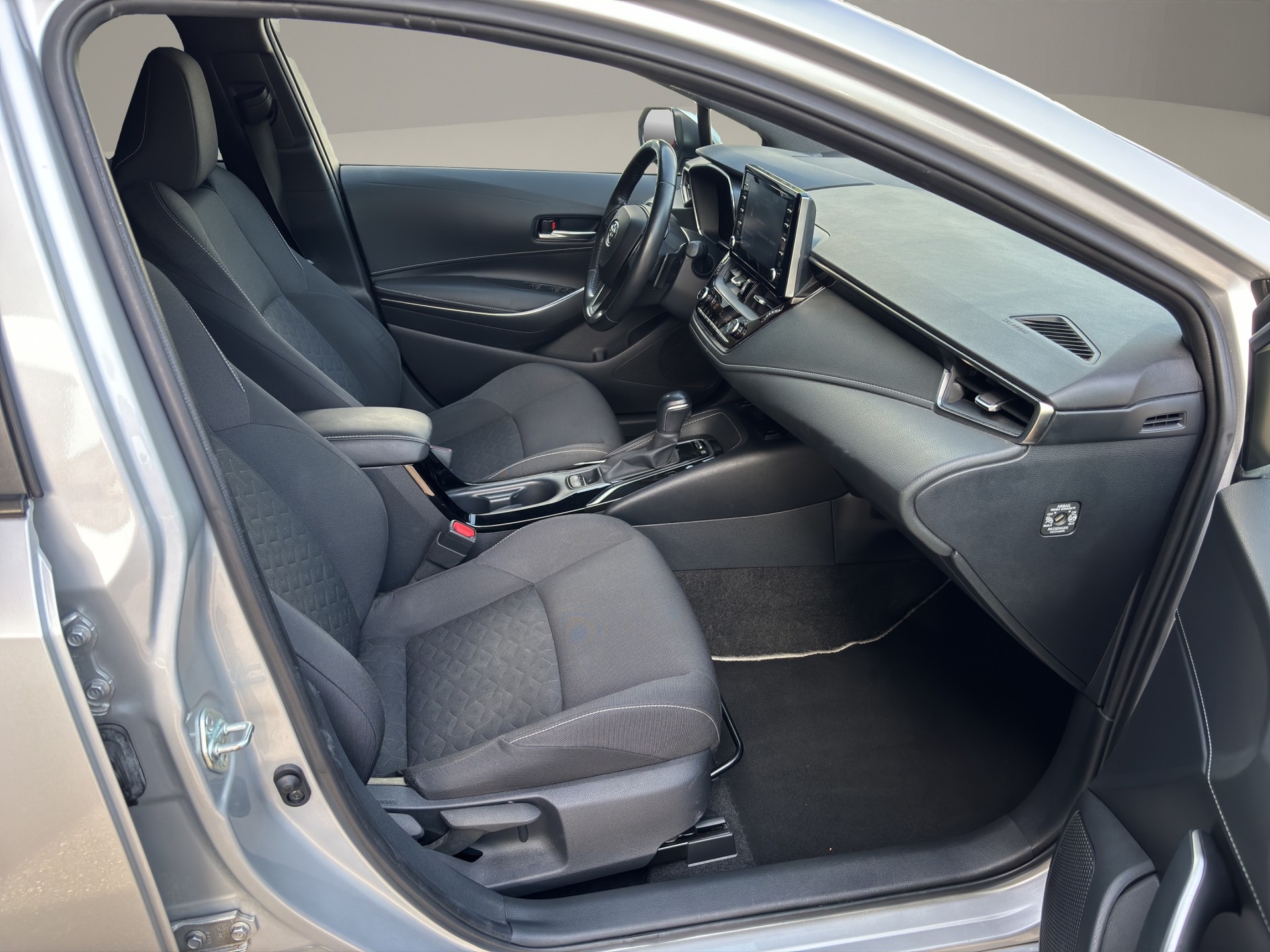 TOYOTA Corolla 2.0 HSD Trend e-CVT-image-16