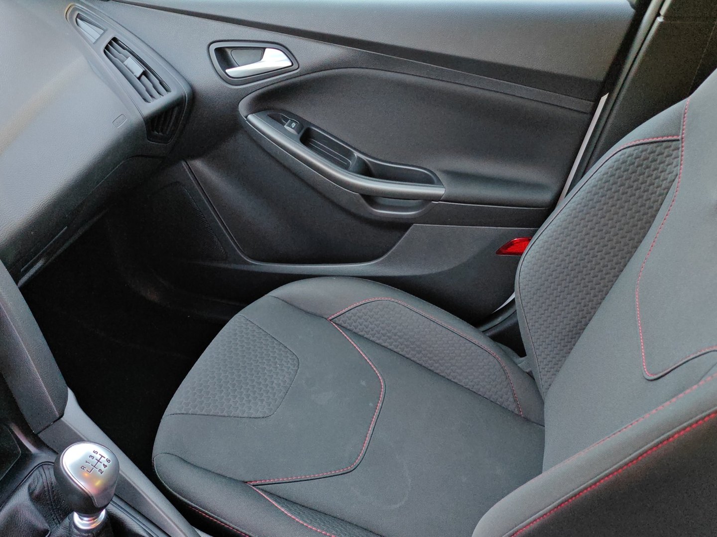 FORD Focus 1.0 SCTi ST Line (GPS · DAB · Garantie)-image-12