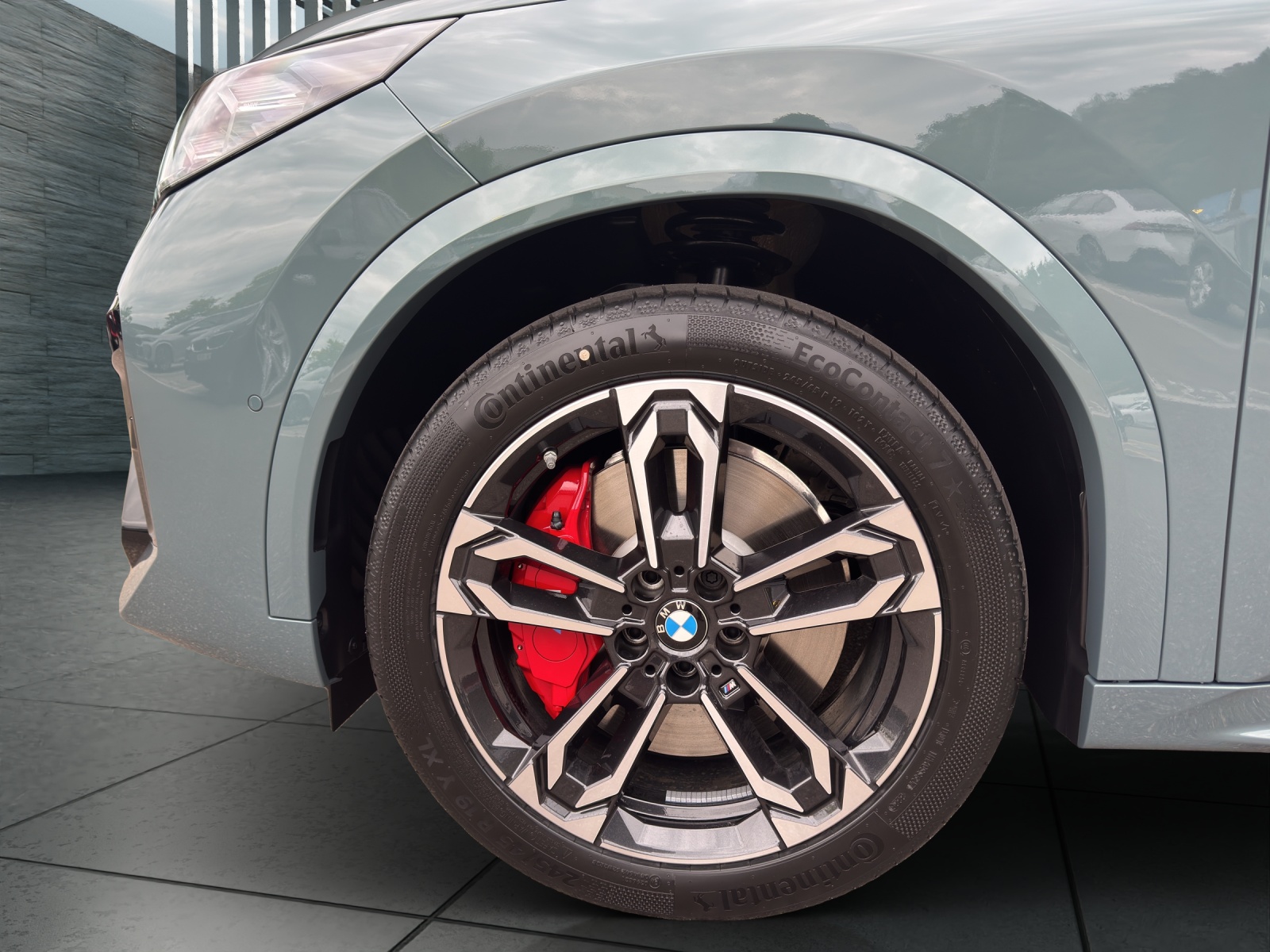 BMW iX2 30 xDrive-image-8