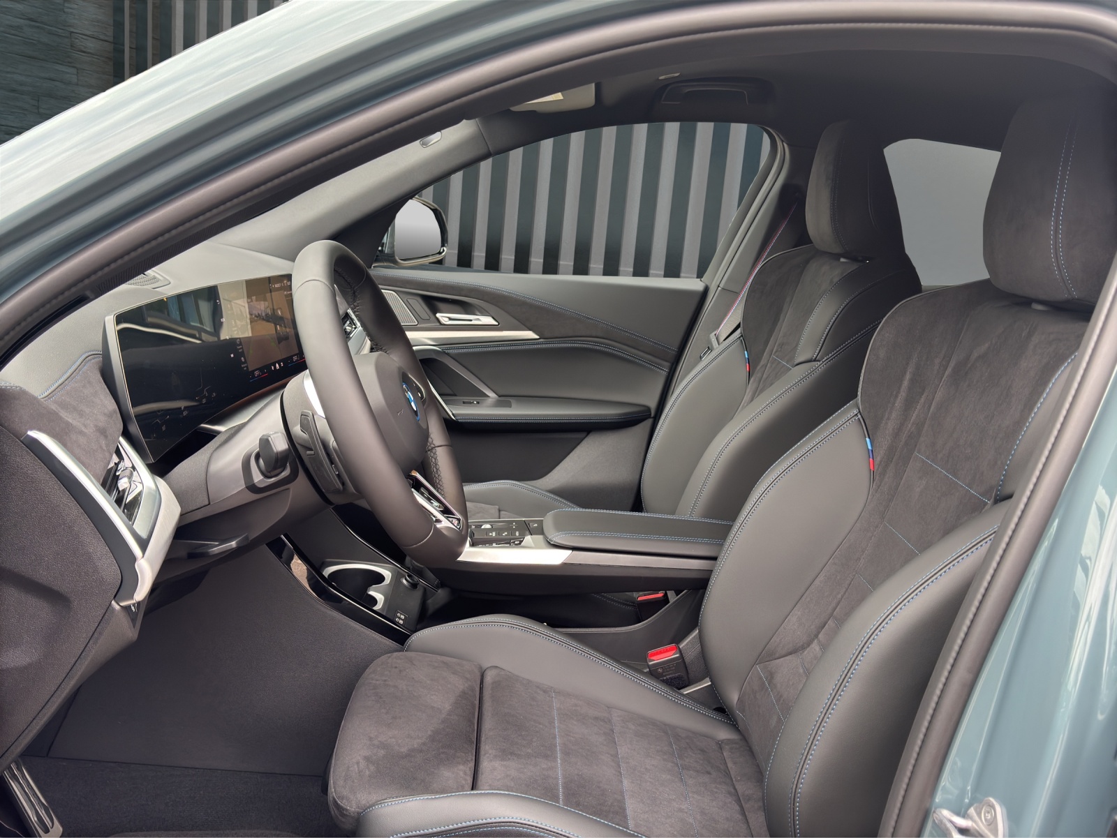 BMW iX2 30 xDrive-image-13