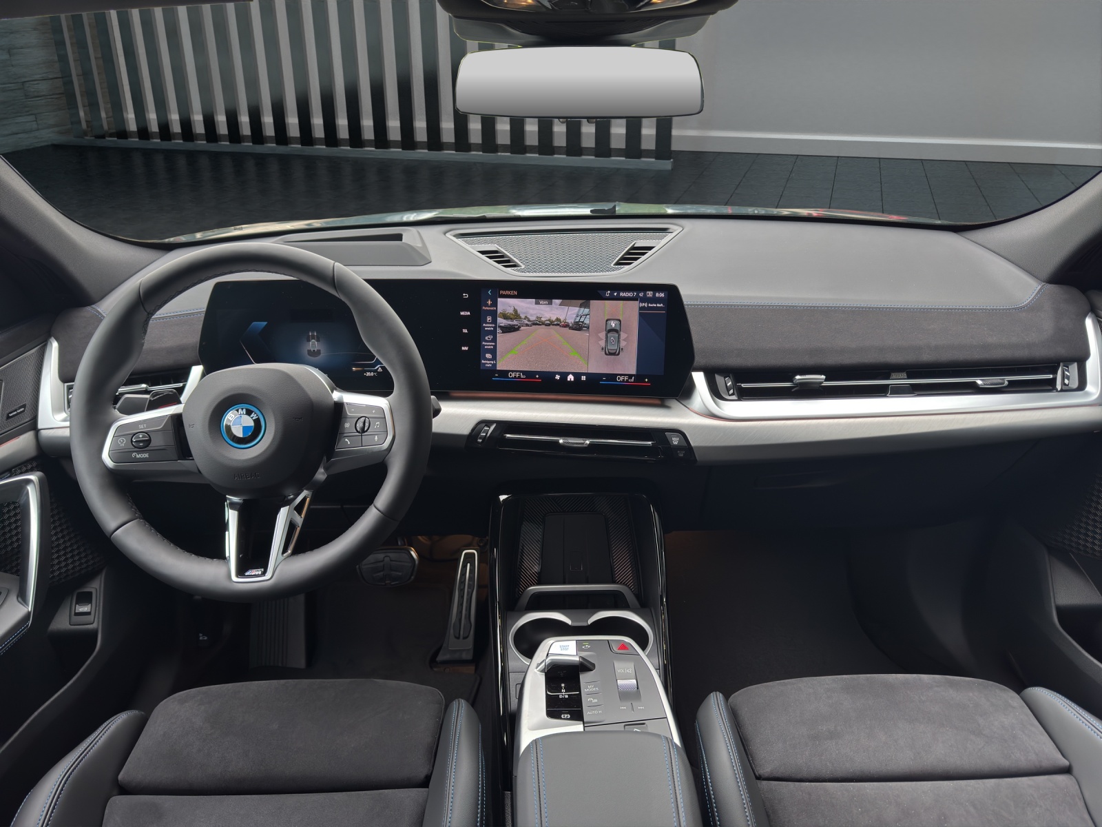 BMW iX2 30 xDrive-image-9