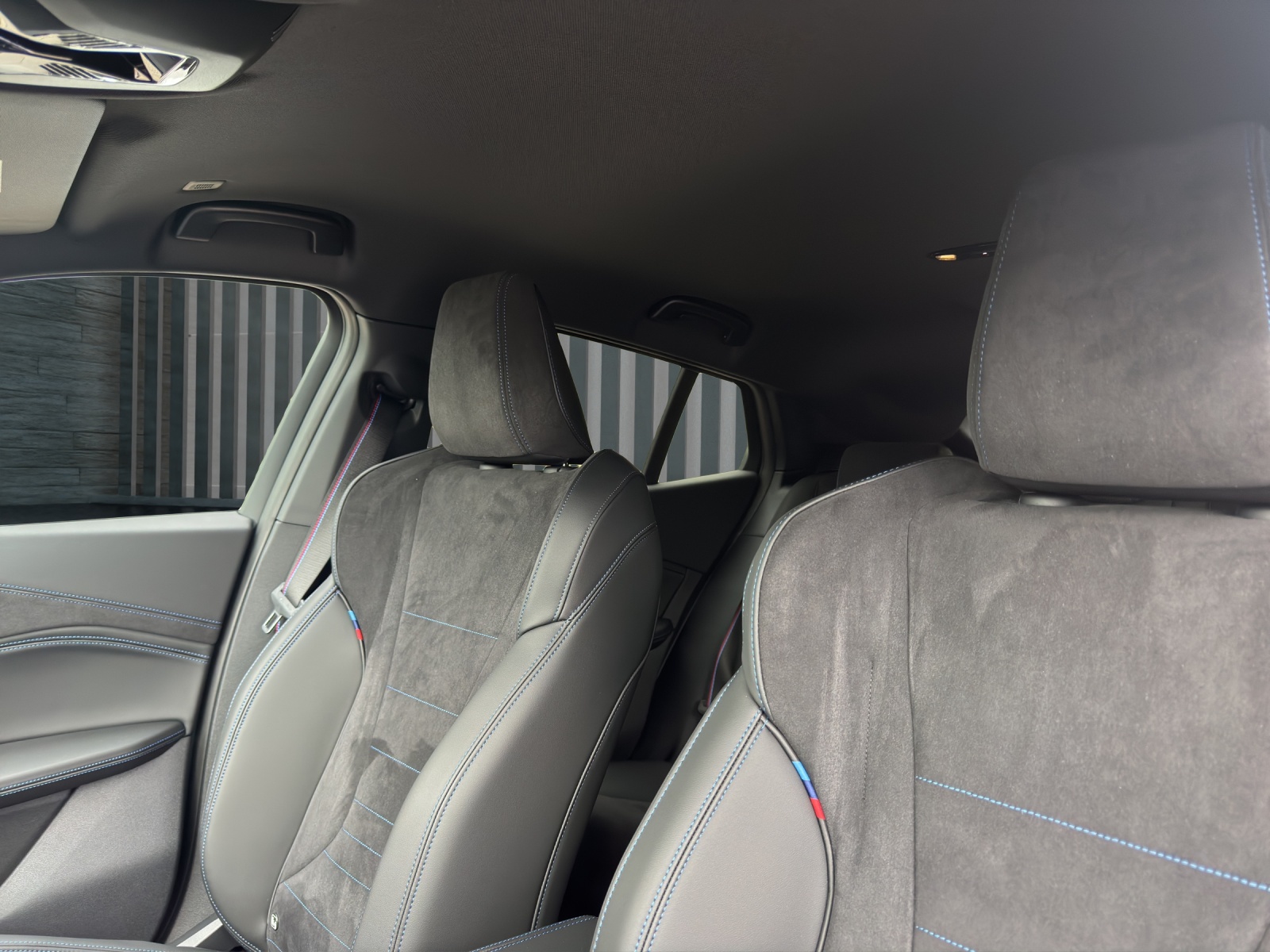 BMW iX2 30 xDrive-image-15