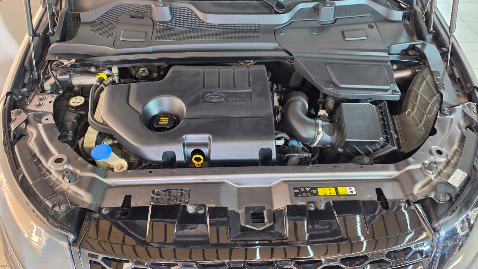 LAND ROVER Discovery Sport 2.0 TD4 HSE, SCHWEIZER FAHZREUG, GUT ERHALTEN, FRISCH AB MFK UND FRISCH AB SERVICE-image-14