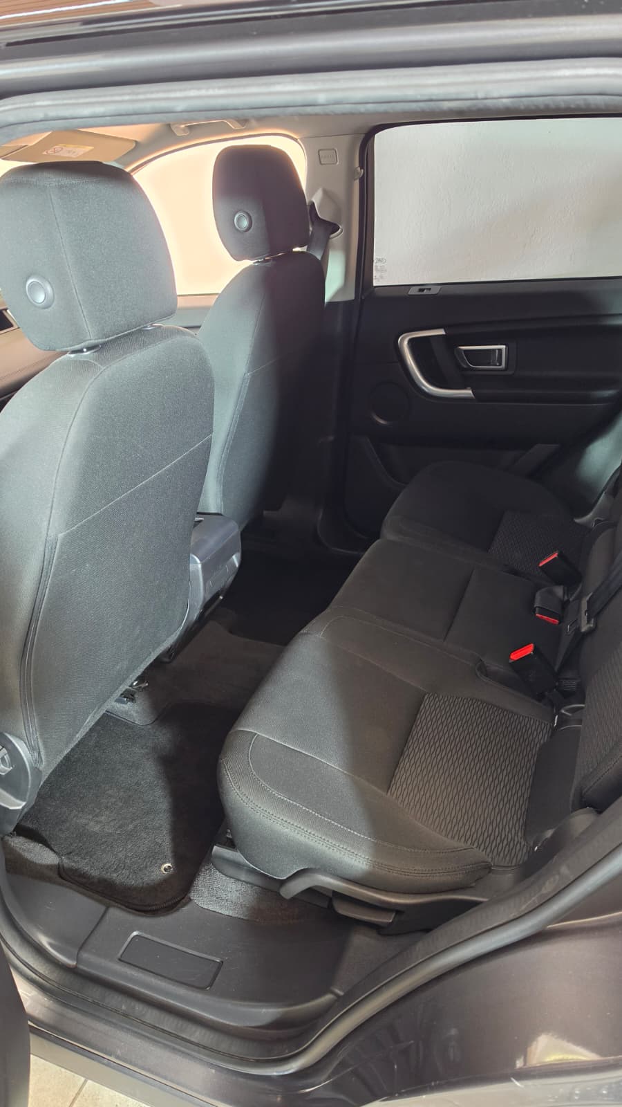 LAND ROVER Discovery Sport 2.0 TD4 HSE, SCHWEIZER FAHZREUG, GUT ERHALTEN, FRISCH AB MFK UND FRISCH AB SERVICE-image-11
