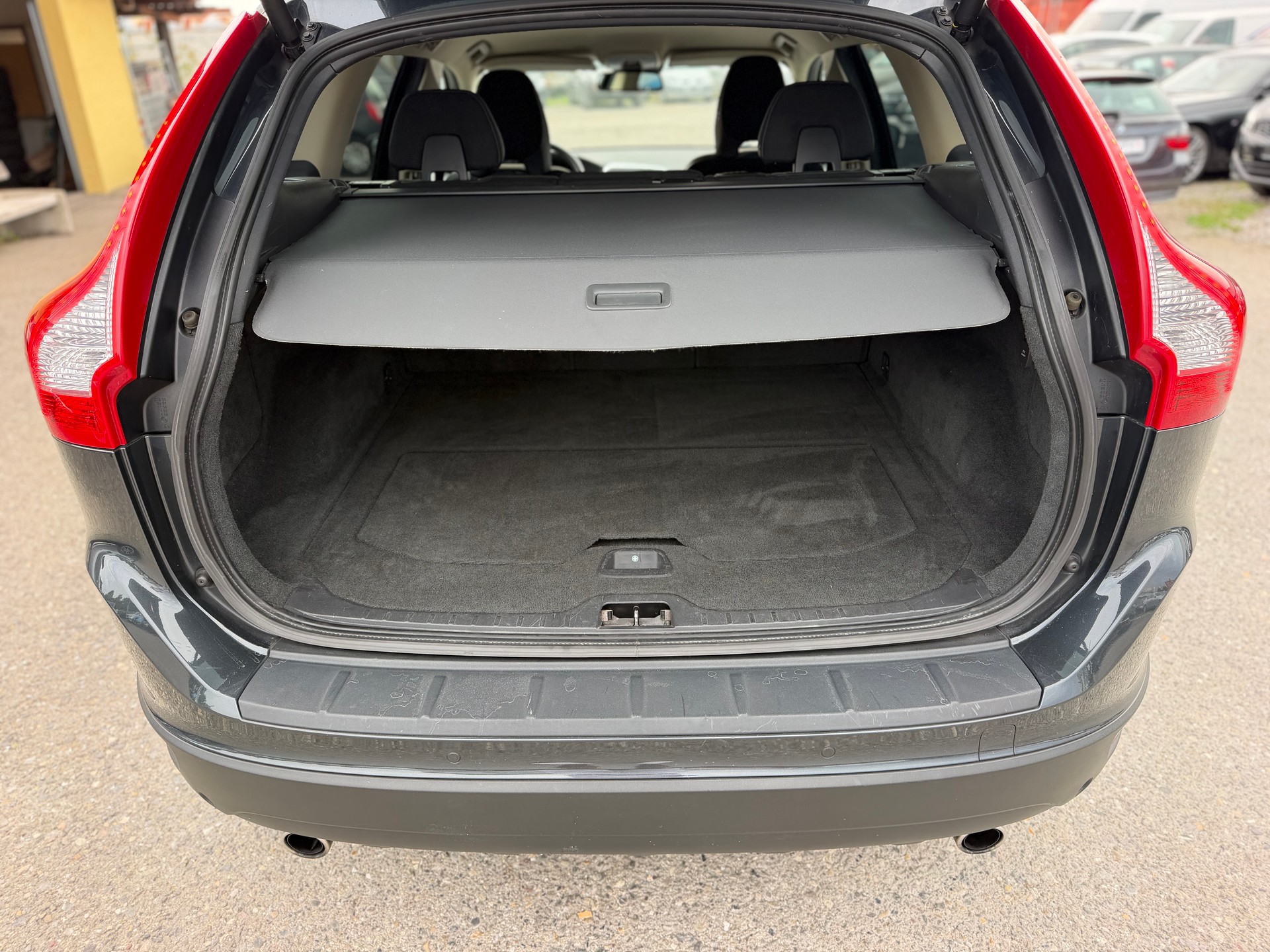 VOLVO XC60 D5 AWD Kinetic Geartronic-image-7
