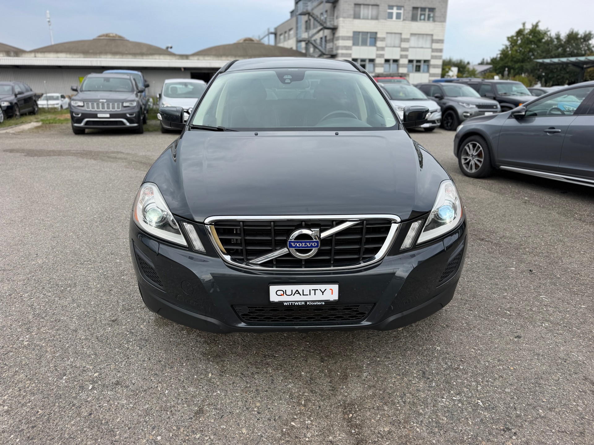 VOLVO XC60 D5 AWD Kinetic Geartronic-image-1