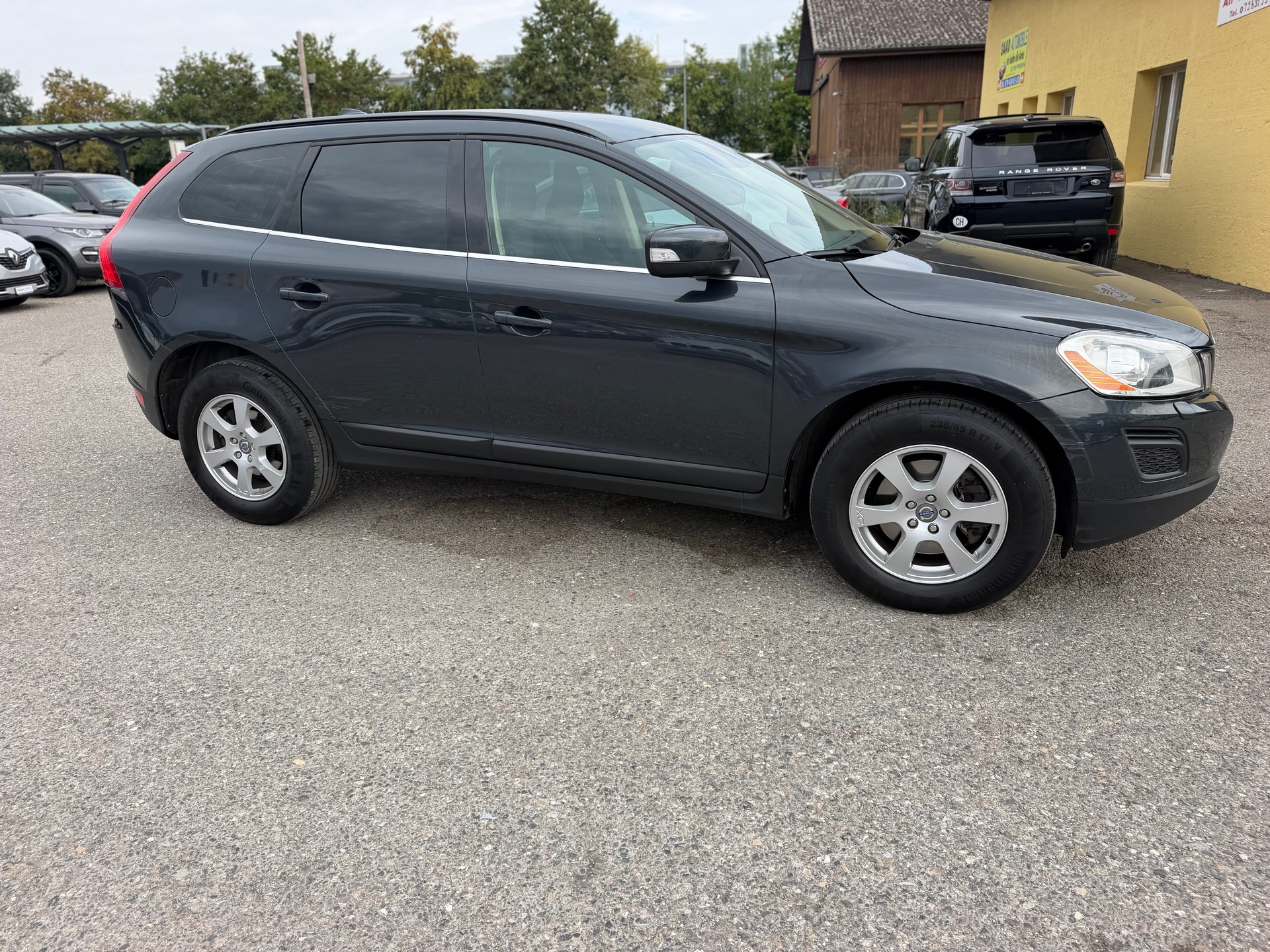 VOLVO XC60 D5 AWD Kinetic Geartronic-image-3