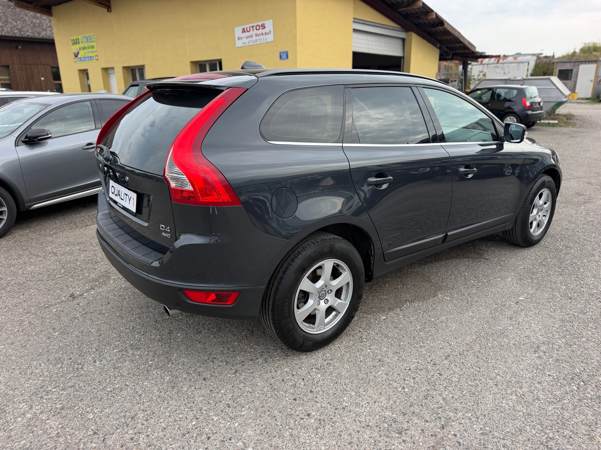 VOLVO XC60 D5 AWD Kinetic Geartronic-image-4