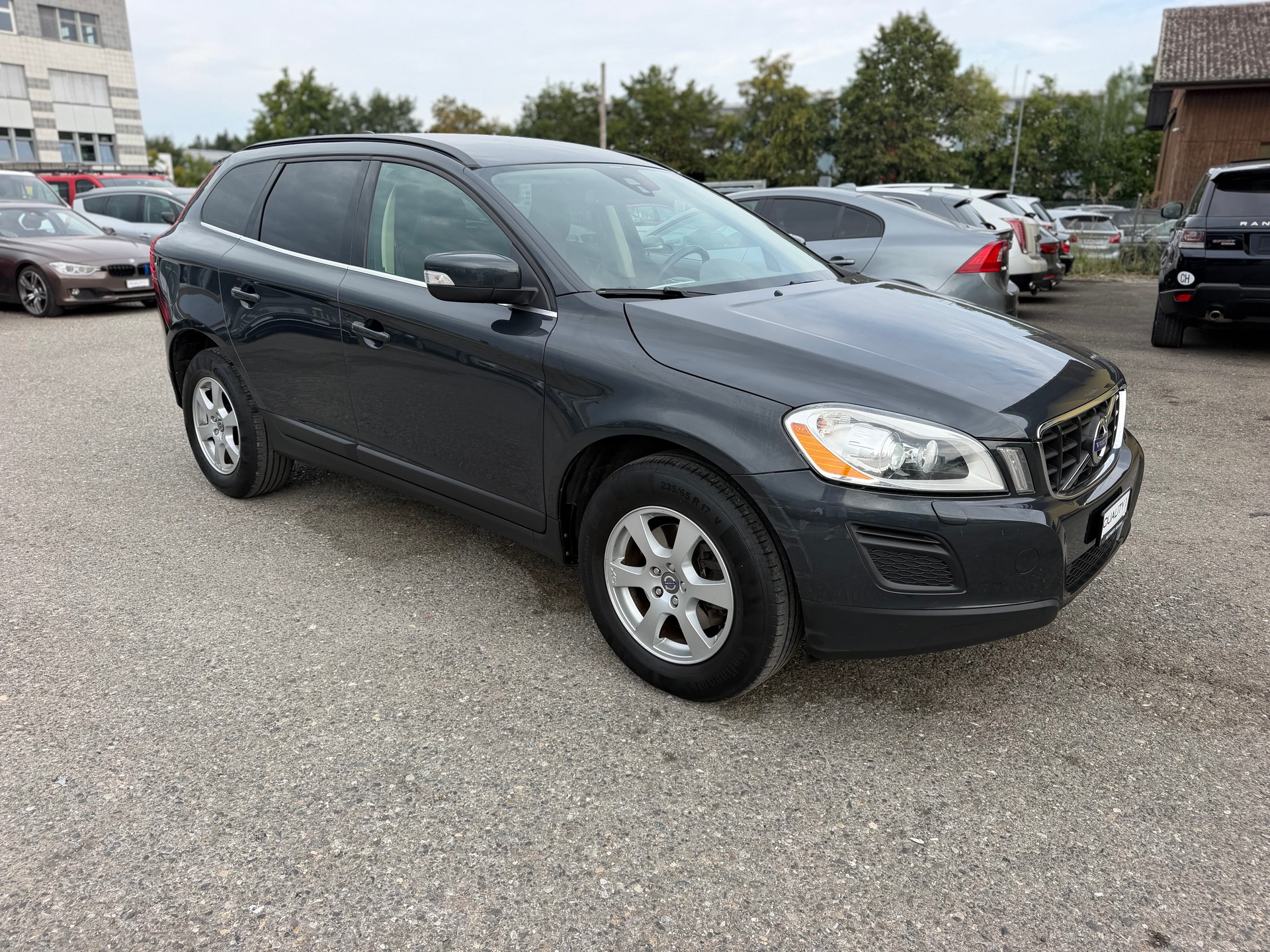 VOLVO XC60 D5 AWD Kinetic Geartronic-image-2