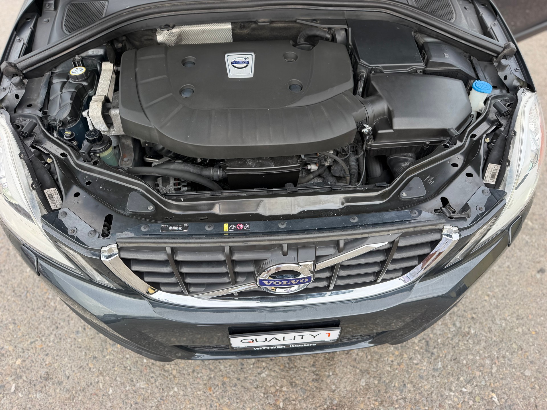 VOLVO XC60 D5 AWD Kinetic Geartronic-image-17