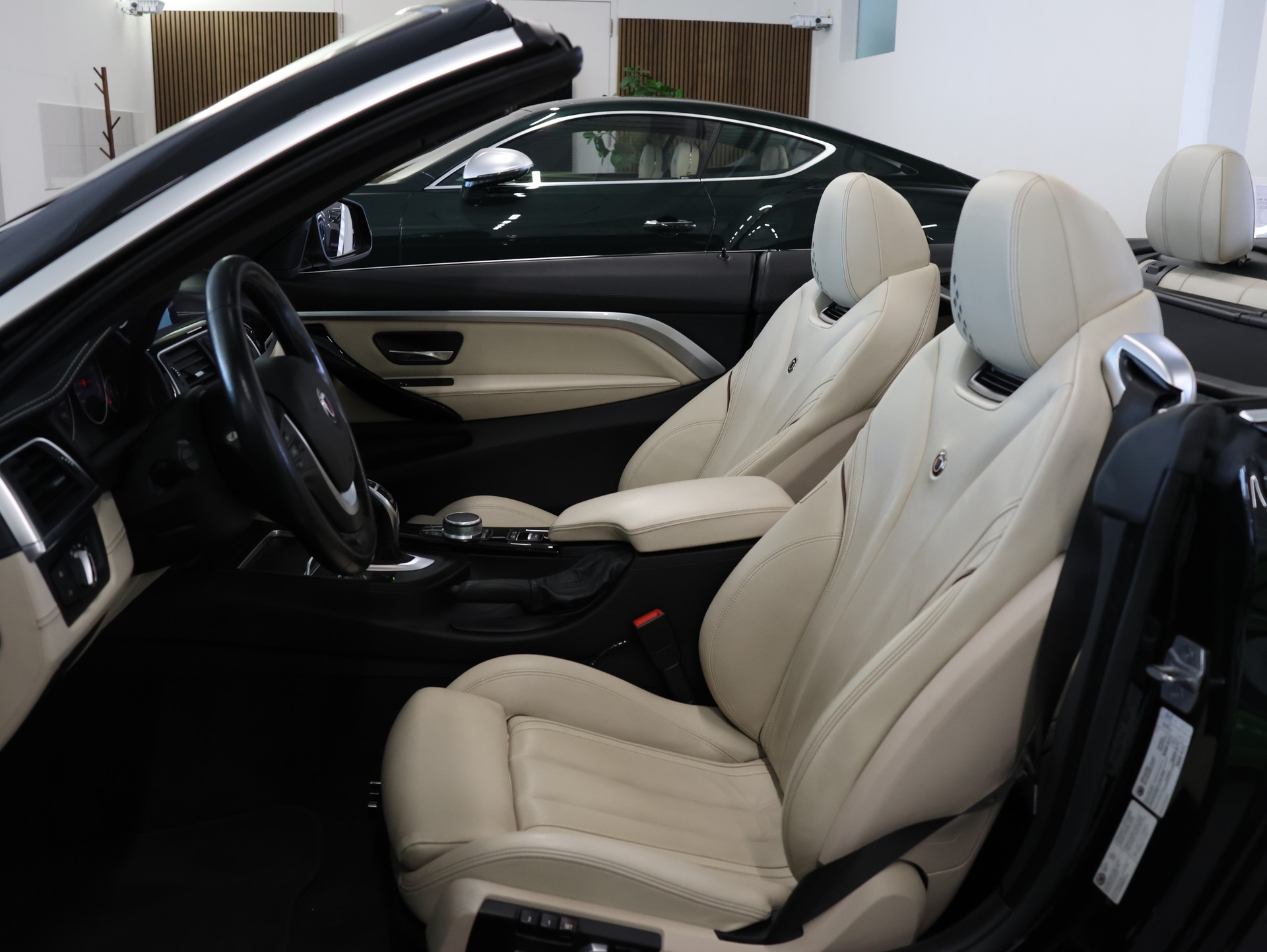 BMW-ALPINA B4 S BiTurbo Cabrio 3.0 Switch-Tronic-image-14