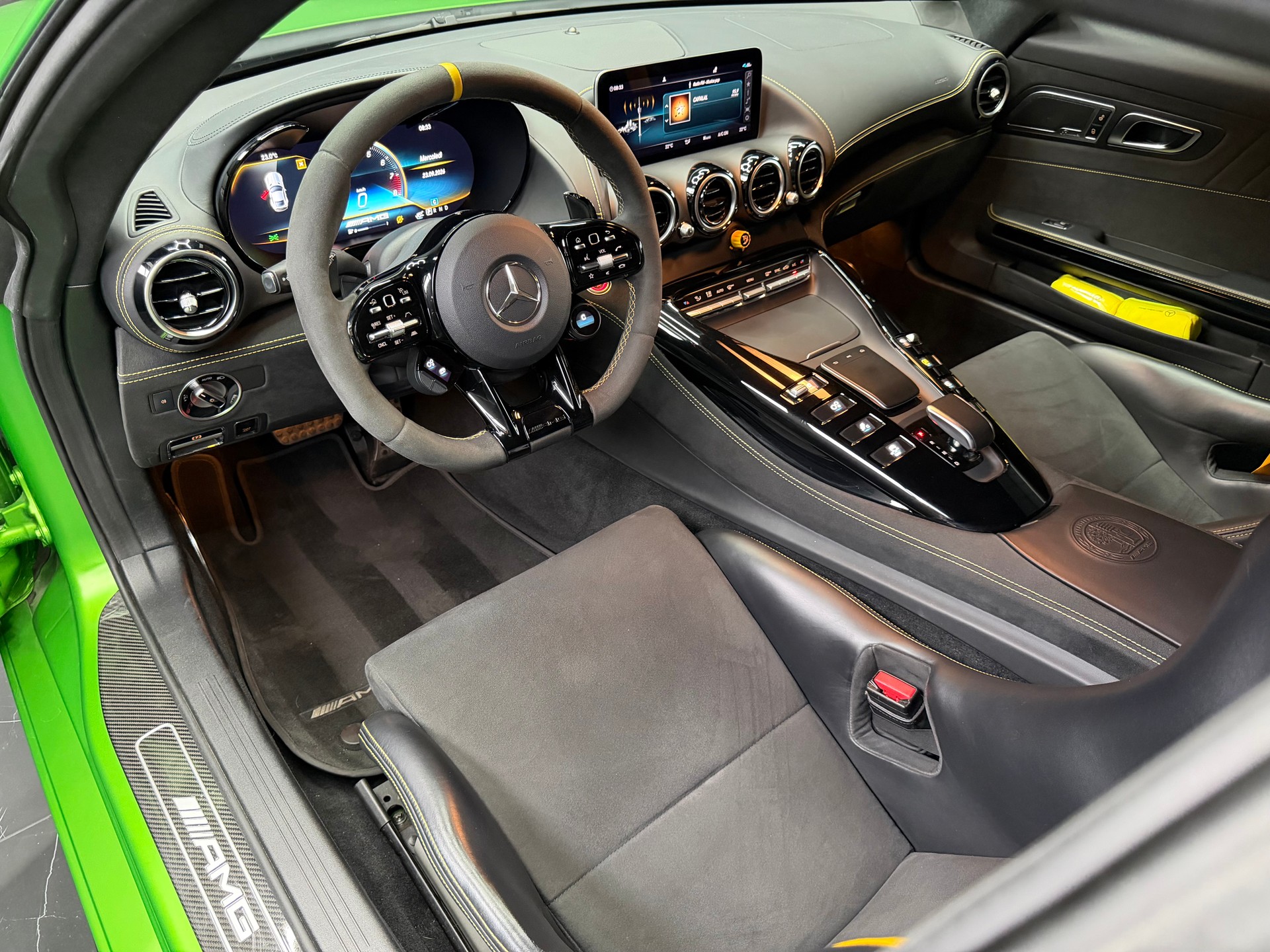 MERCEDES-BENZ AMG GT R Roadster Speedshift DCT-image-6