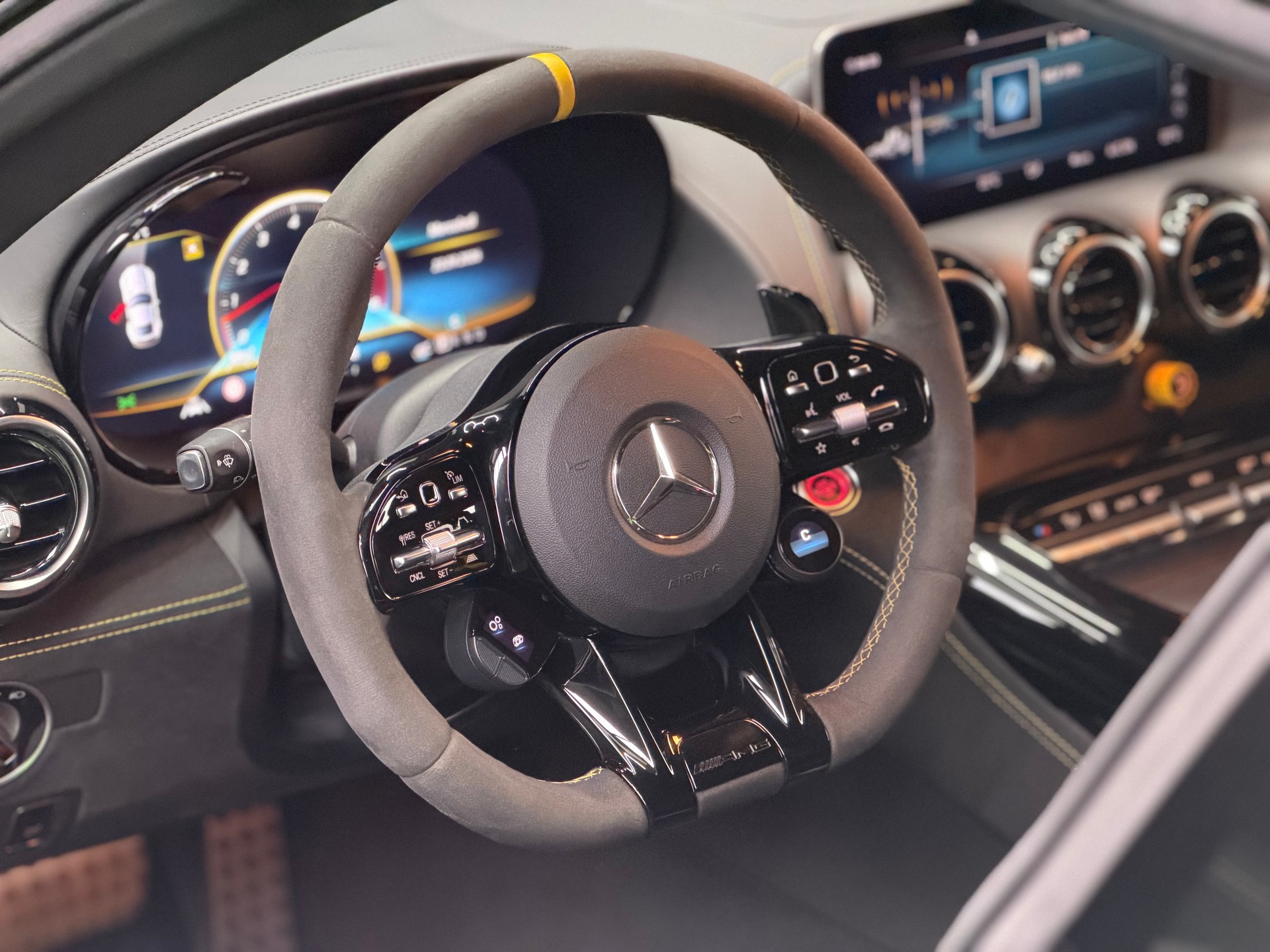 MERCEDES-BENZ AMG GT R Roadster Speedshift DCT-image-8