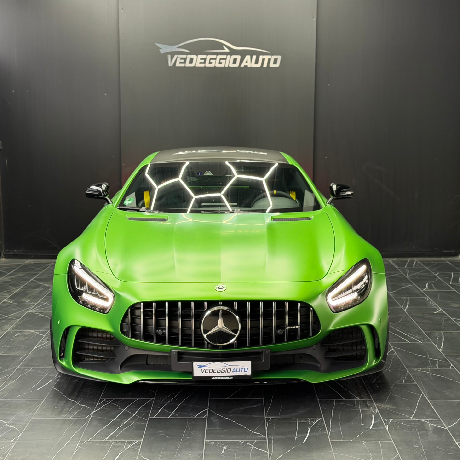 MERCEDES-BENZ AMG GT R Roadster Speedshift DCT-image-2