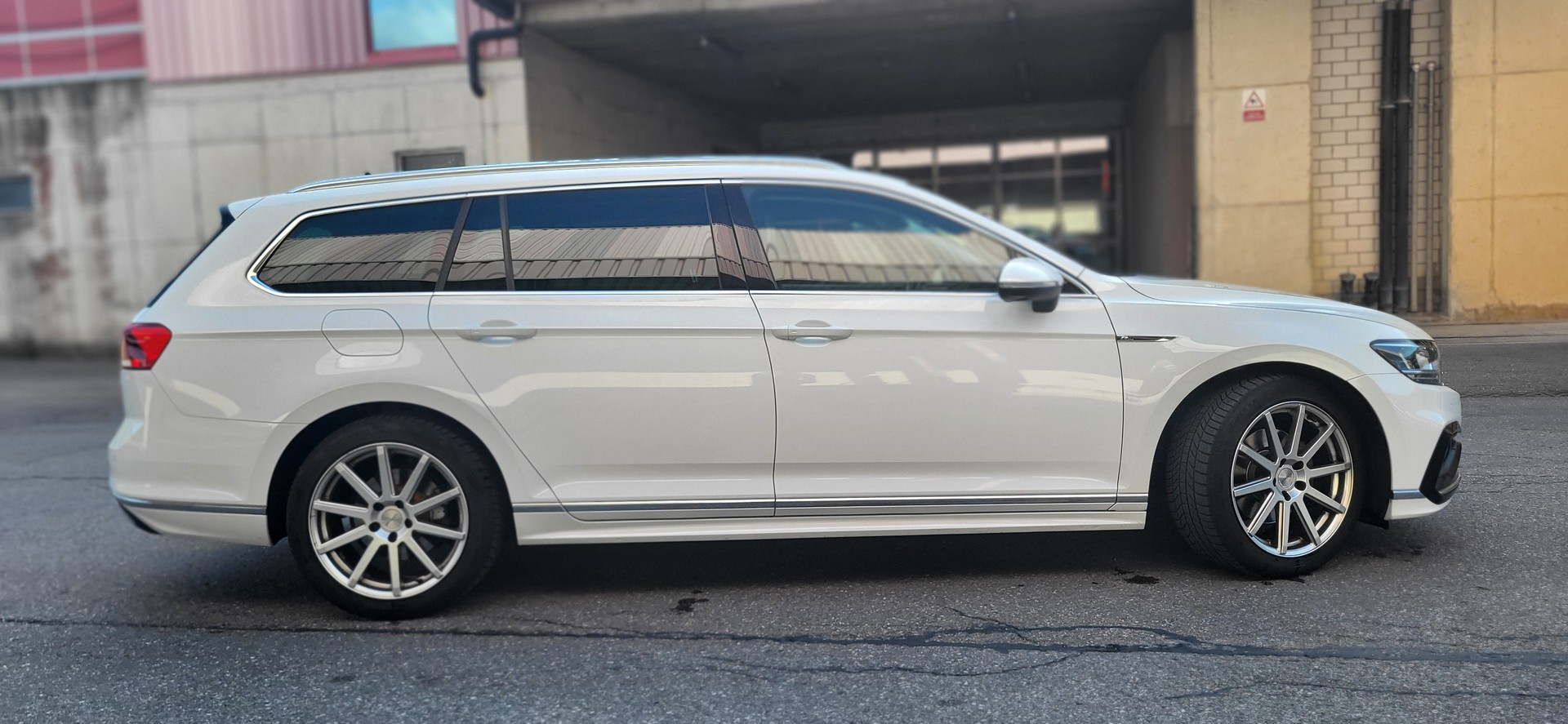 VW 2.0 TDI 200 Elegance DSG 4m-image-2
