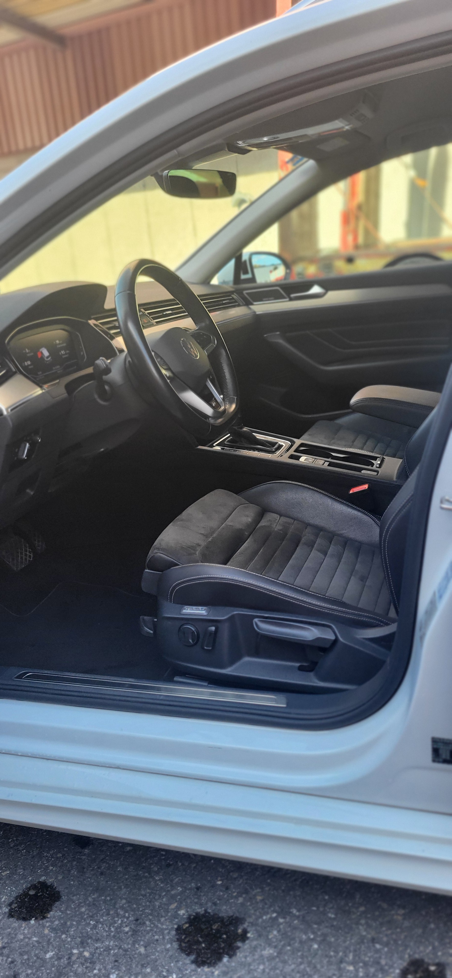 VW 2.0 TDI 200 Elegance DSG 4m-image-4