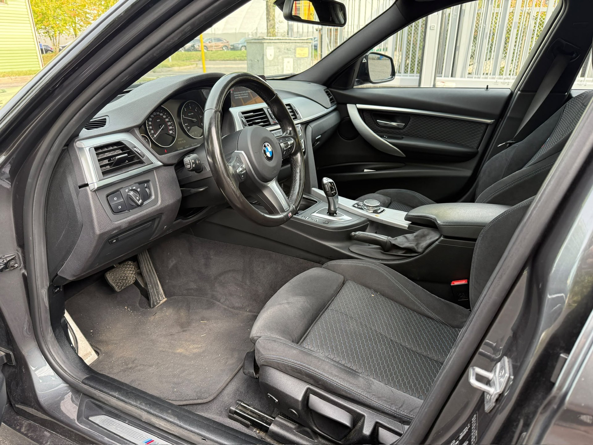 BMW 320d xDrive Touring M Sport Line Steptronic-image-10