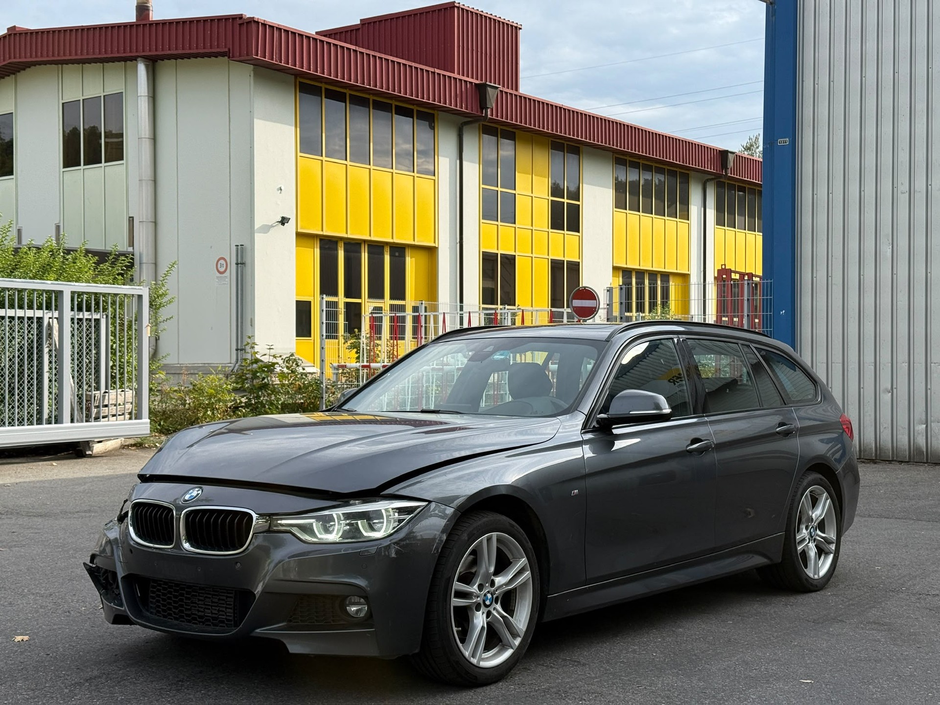 BMW 320d xDrive Touring M Sport Line Steptronic-image-0