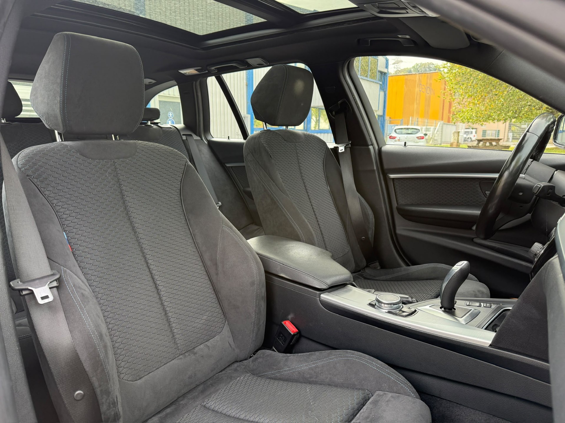 BMW 320d xDrive Touring M Sport Line Steptronic-image-11