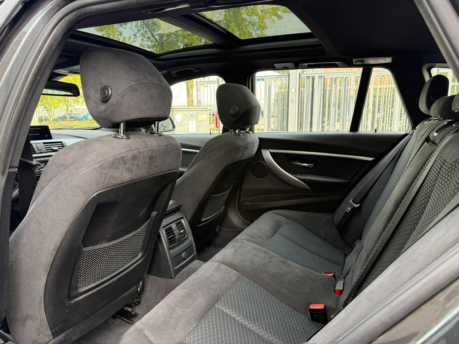 BMW 320d xDrive Touring M Sport Line Steptronic-image-13