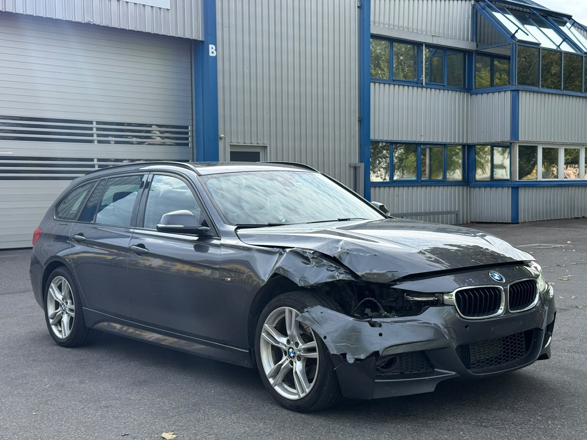 BMW 320d xDrive Touring M Sport Line Steptronic-image-1