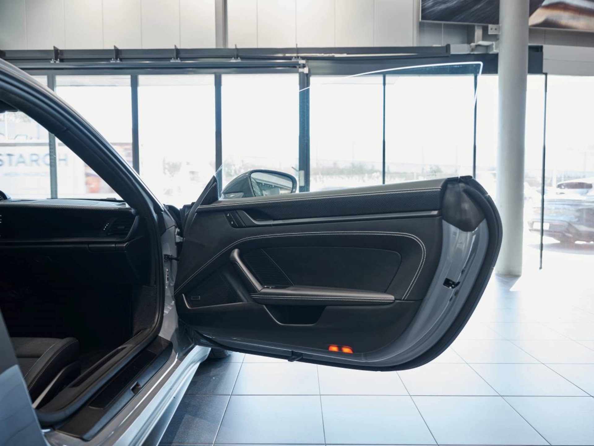 PORSCHE 911 GT3 mit Touring-Paket-image-17