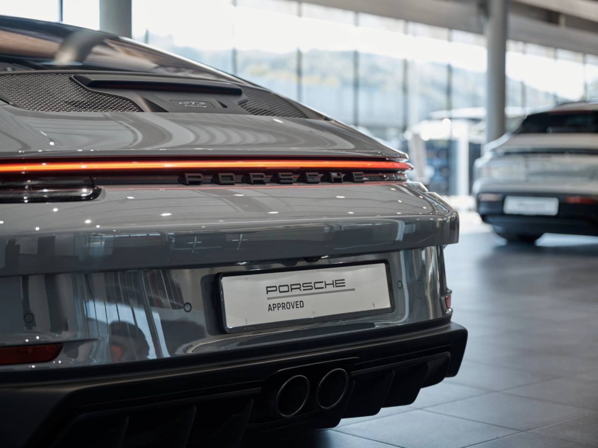 PORSCHE 911 GT3 mit Touring-Paket-image-23
