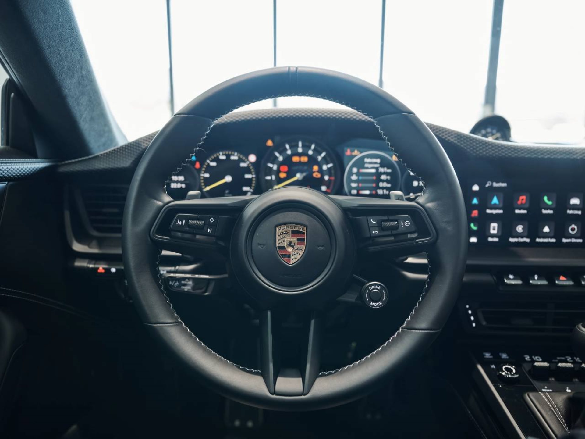 PORSCHE 911 GT3 mit Touring-Paket-image-12