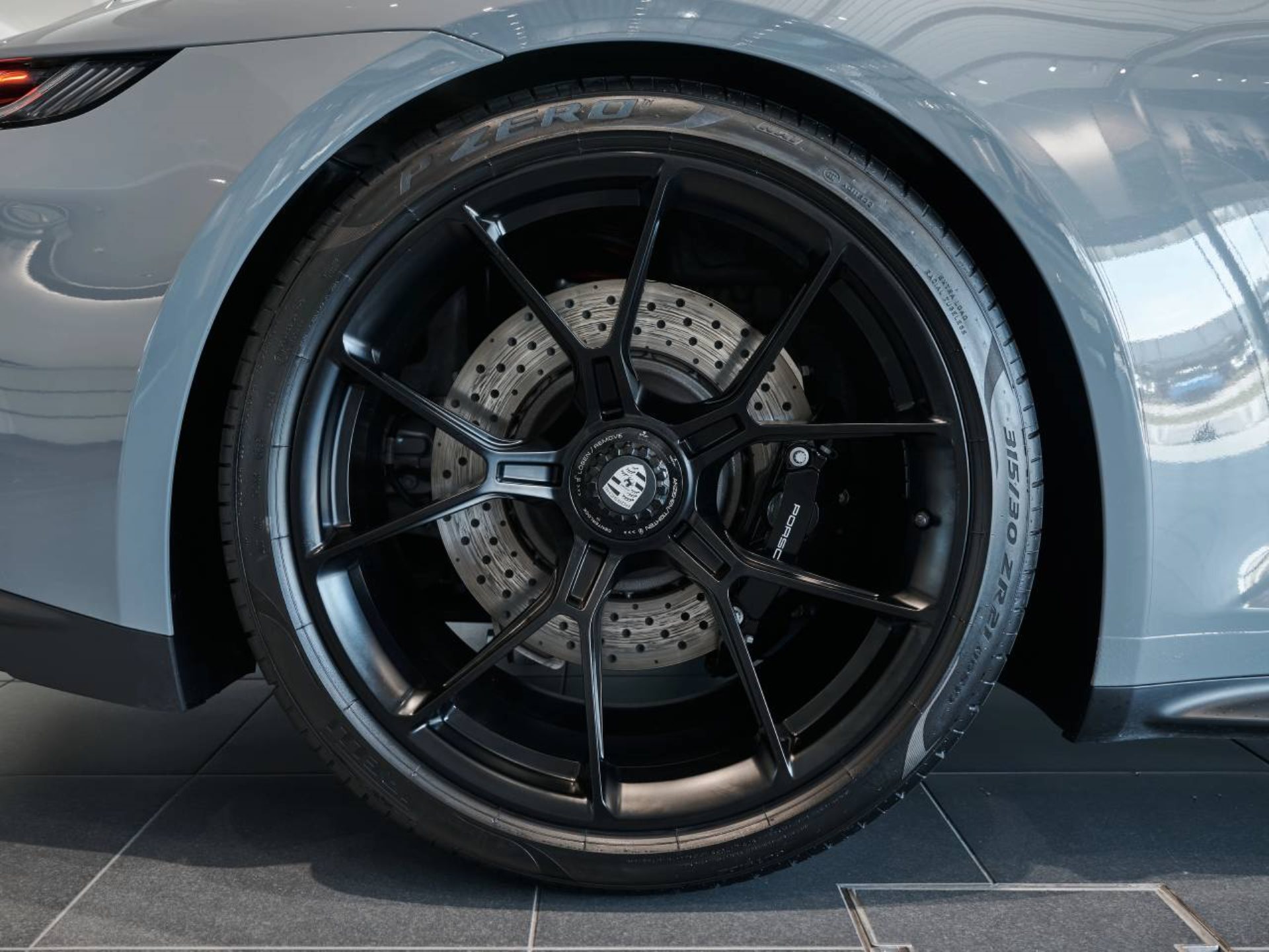 PORSCHE 911 GT3 mit Touring-Paket-image-28