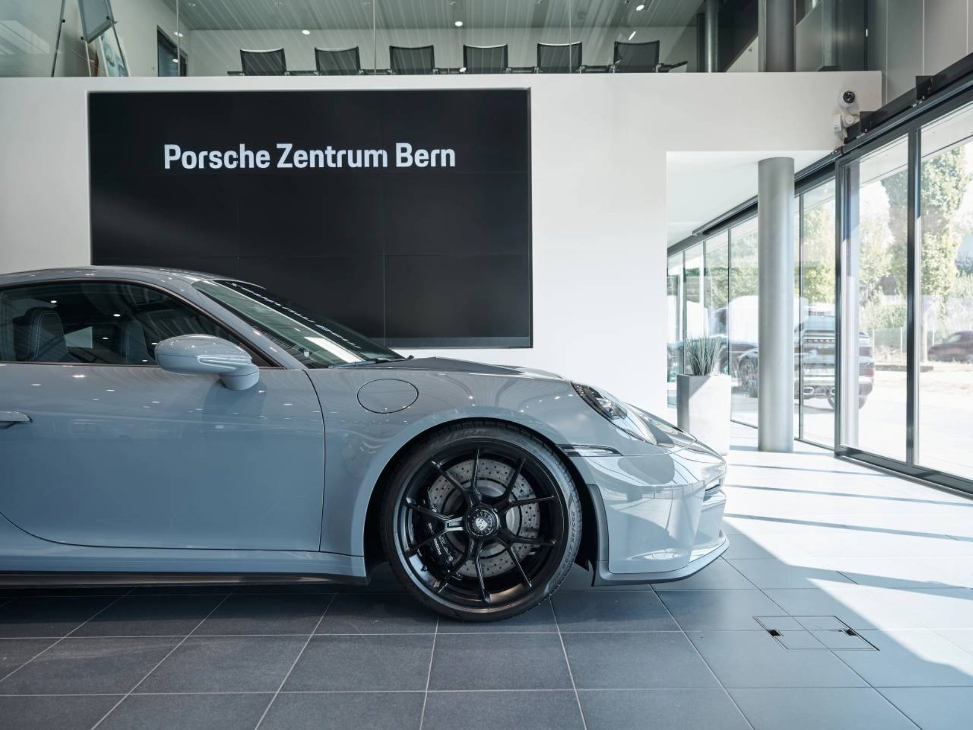 PORSCHE 911 GT3 mit Touring-Paket-image-11