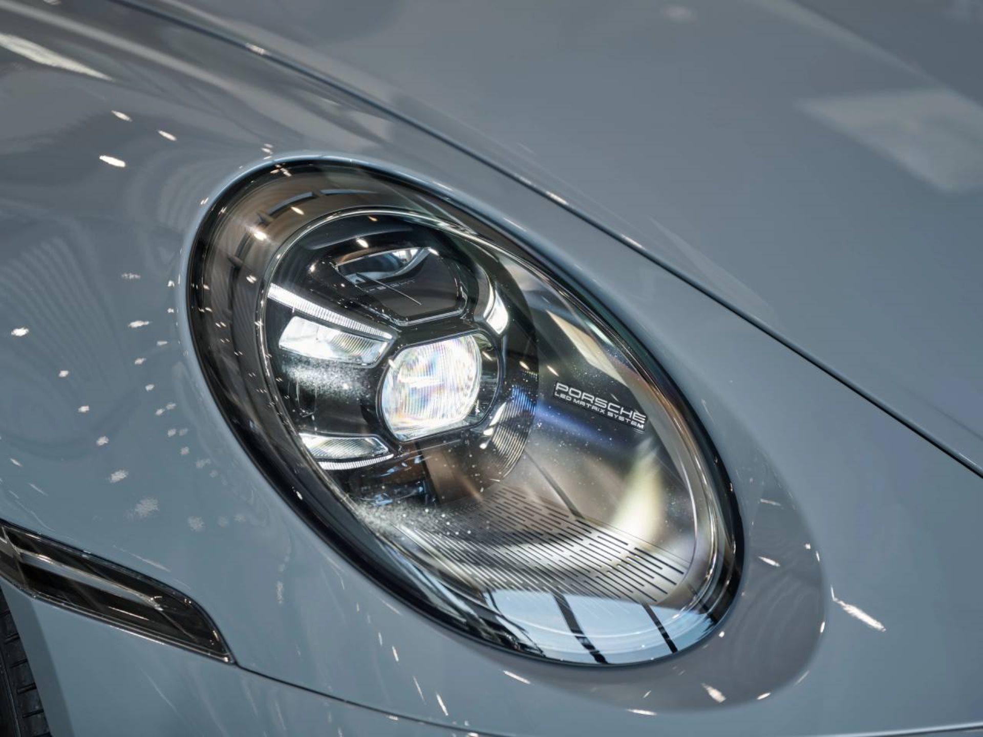PORSCHE 911 GT3 mit Touring-Paket-image-20